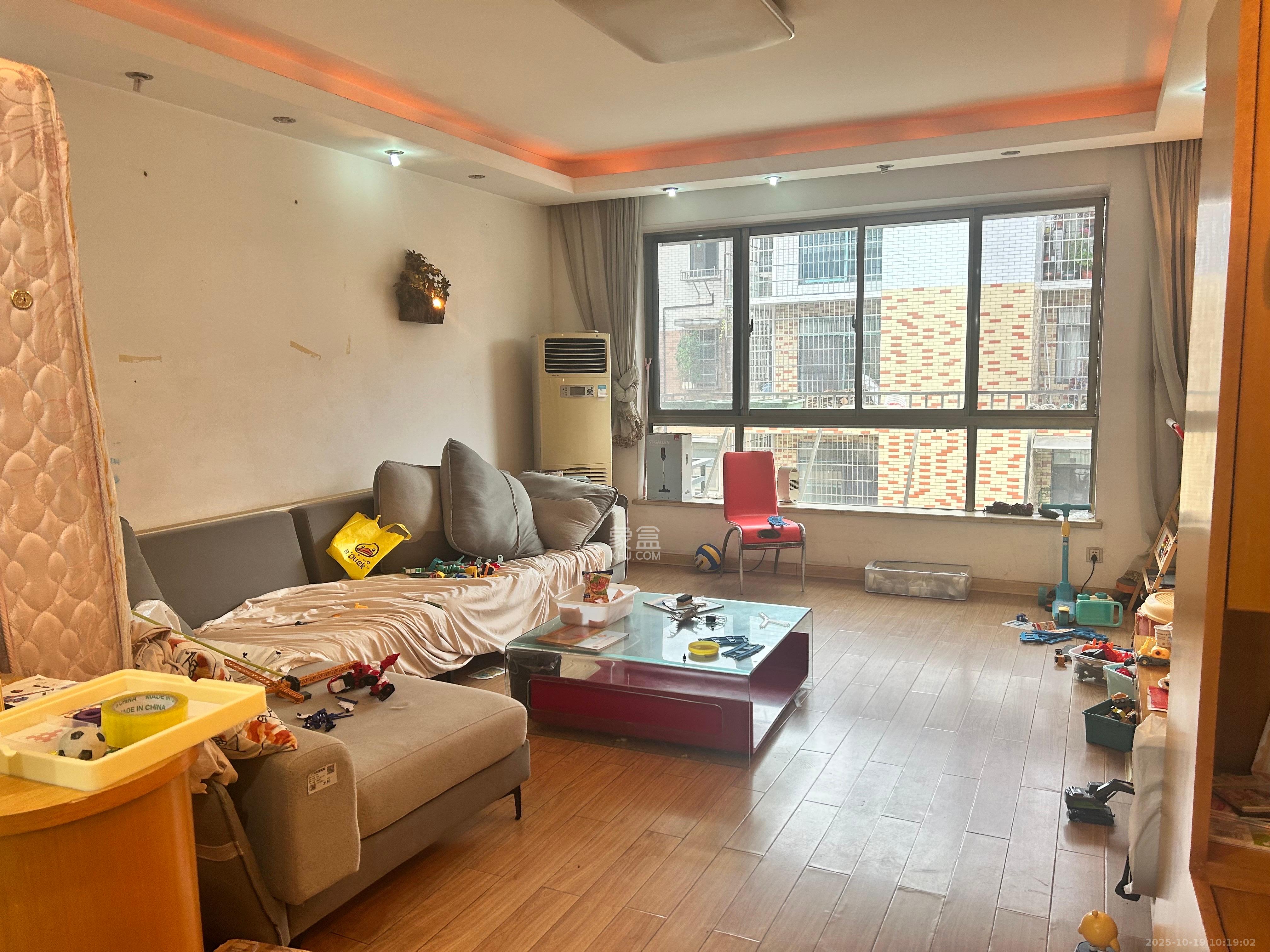 芙蓉公寓  3室2厅2卫    2600.0元/月