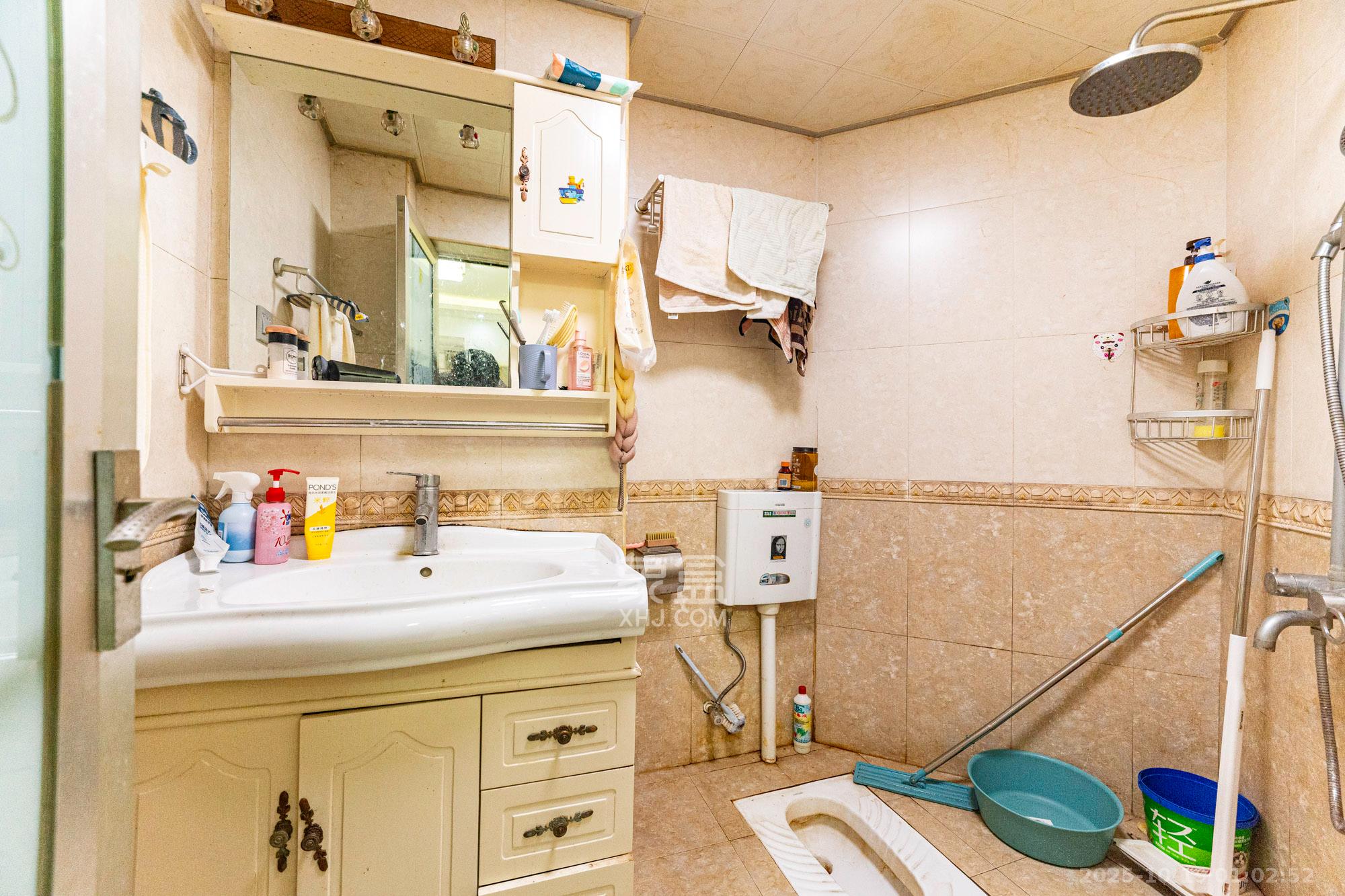 东方航标 1室2厅1卫 40.8万 东方航标 1室2厅1卫 40.8万卫生间