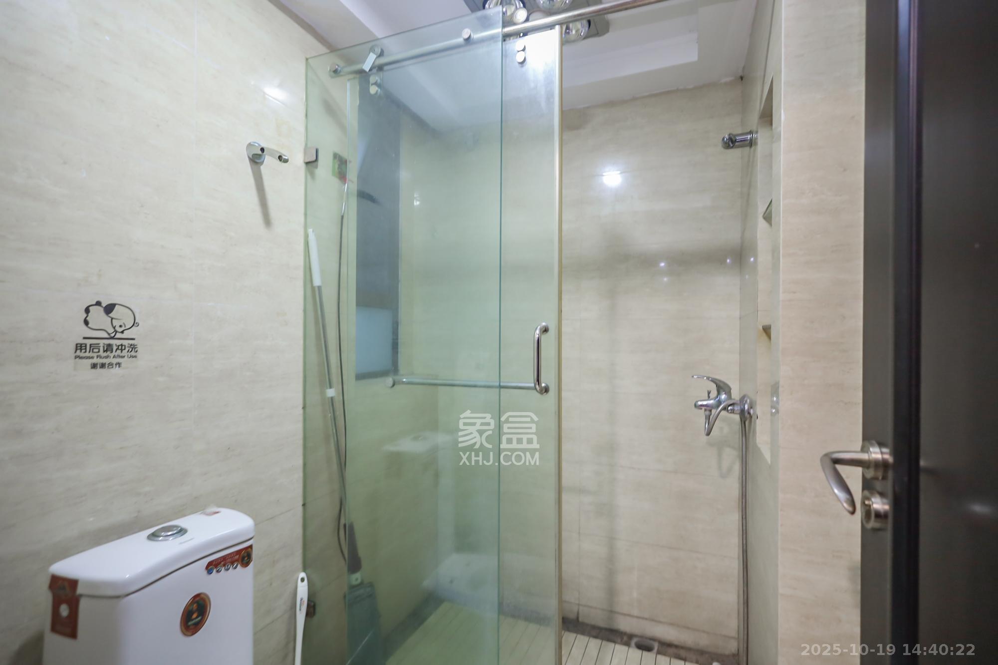 绿地中央广场  5室2厅3卫    265.0万 绿地中央广场  5室2厅3卫    265.0万其他