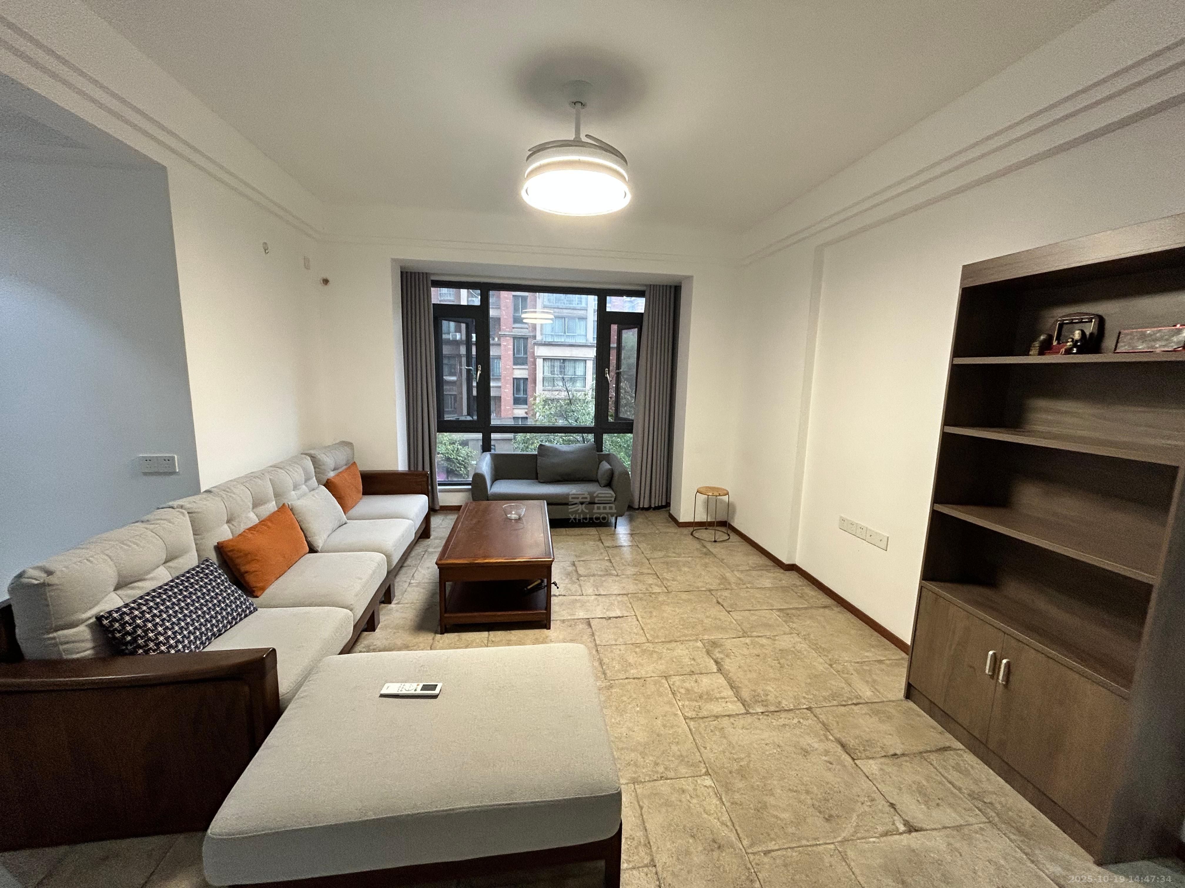 尚格名城香榭丽舍  3室2厅2卫    2200.0元/月 尚格名城香榭丽舍  3室2厅2卫    2200.0元/月