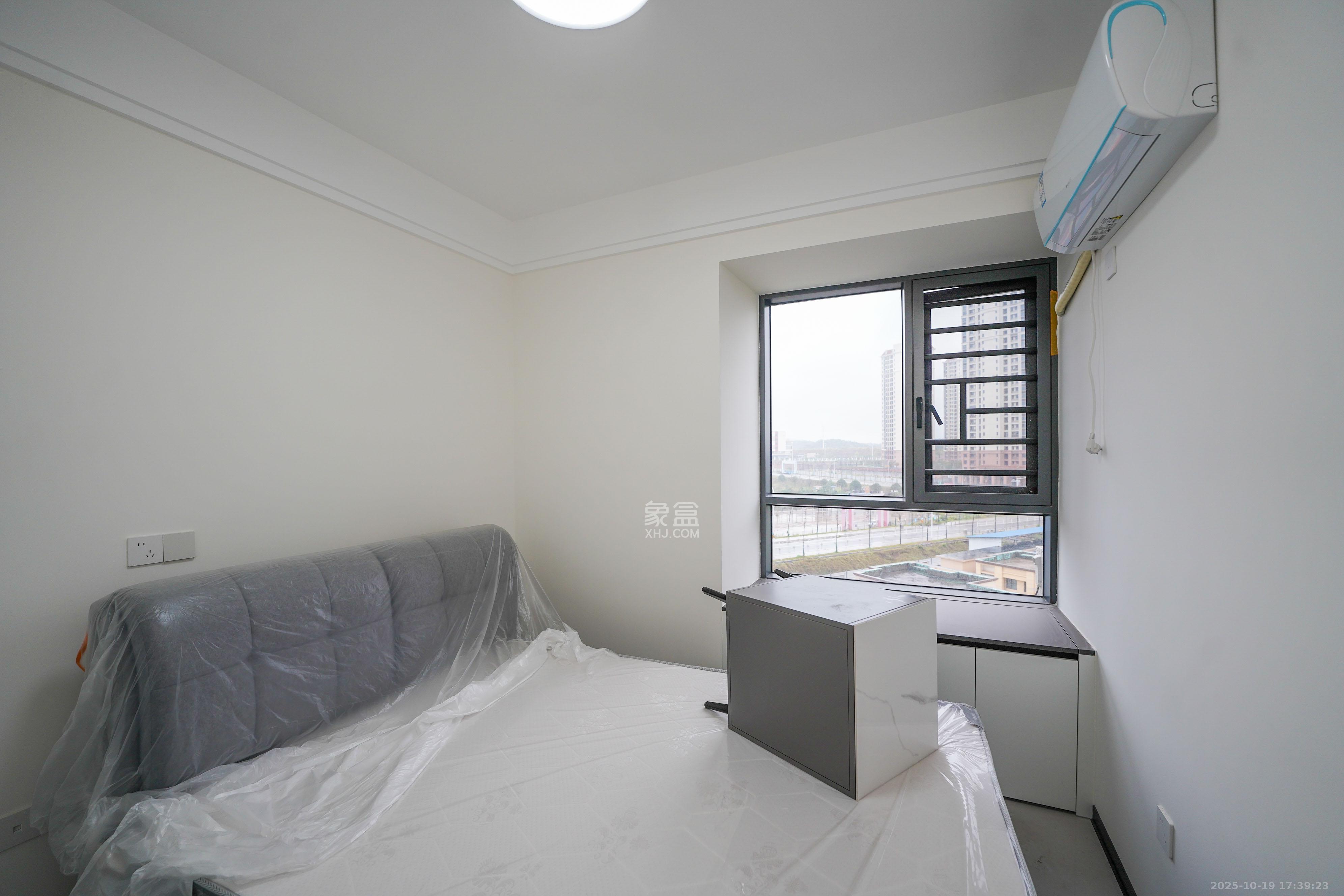 幸福庄园  5室2厅3卫    156.0万卧室