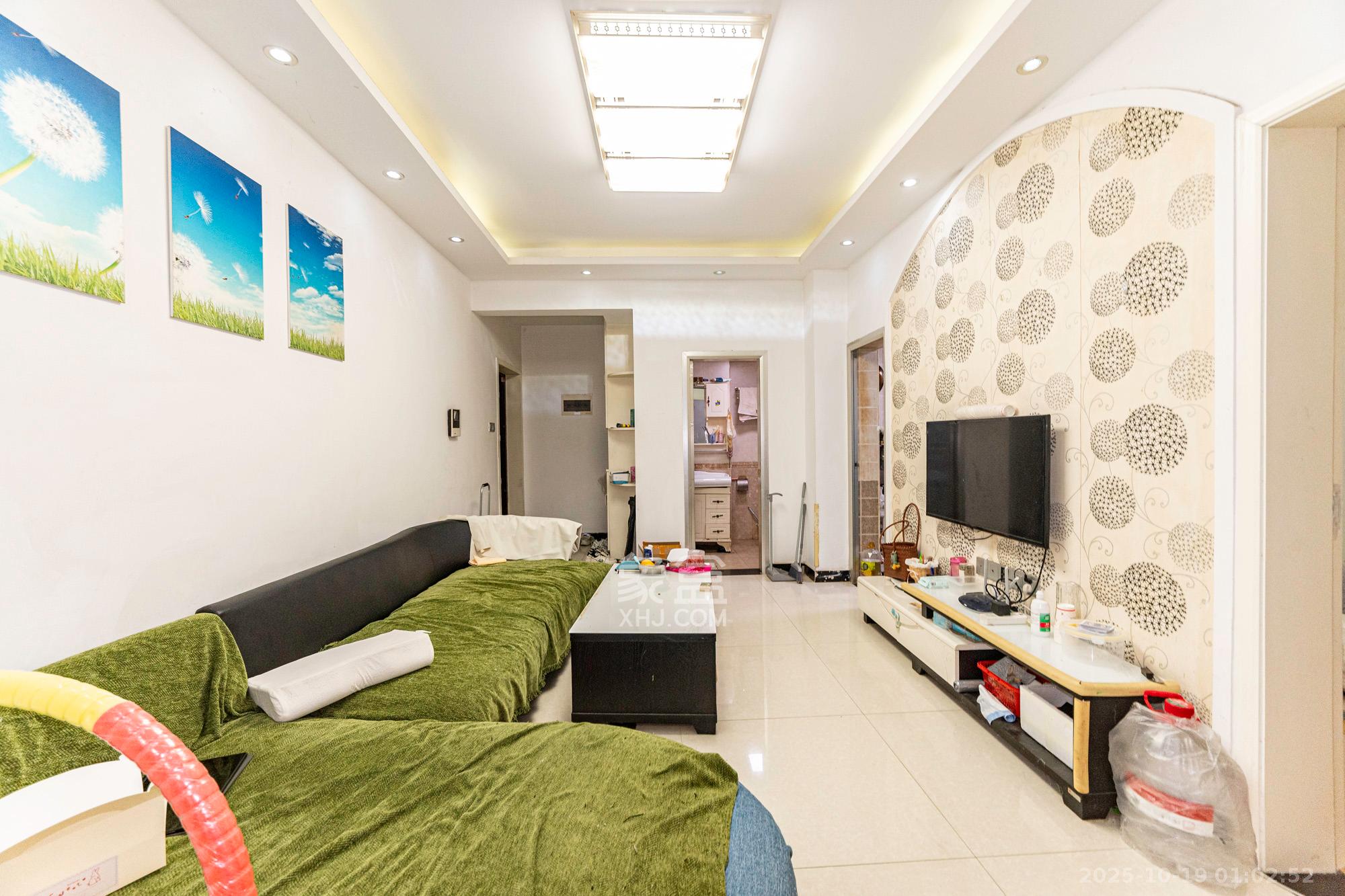 东方航标 1室2厅1卫 40.8万 东方航标 1室2厅1卫 40.8万客厅