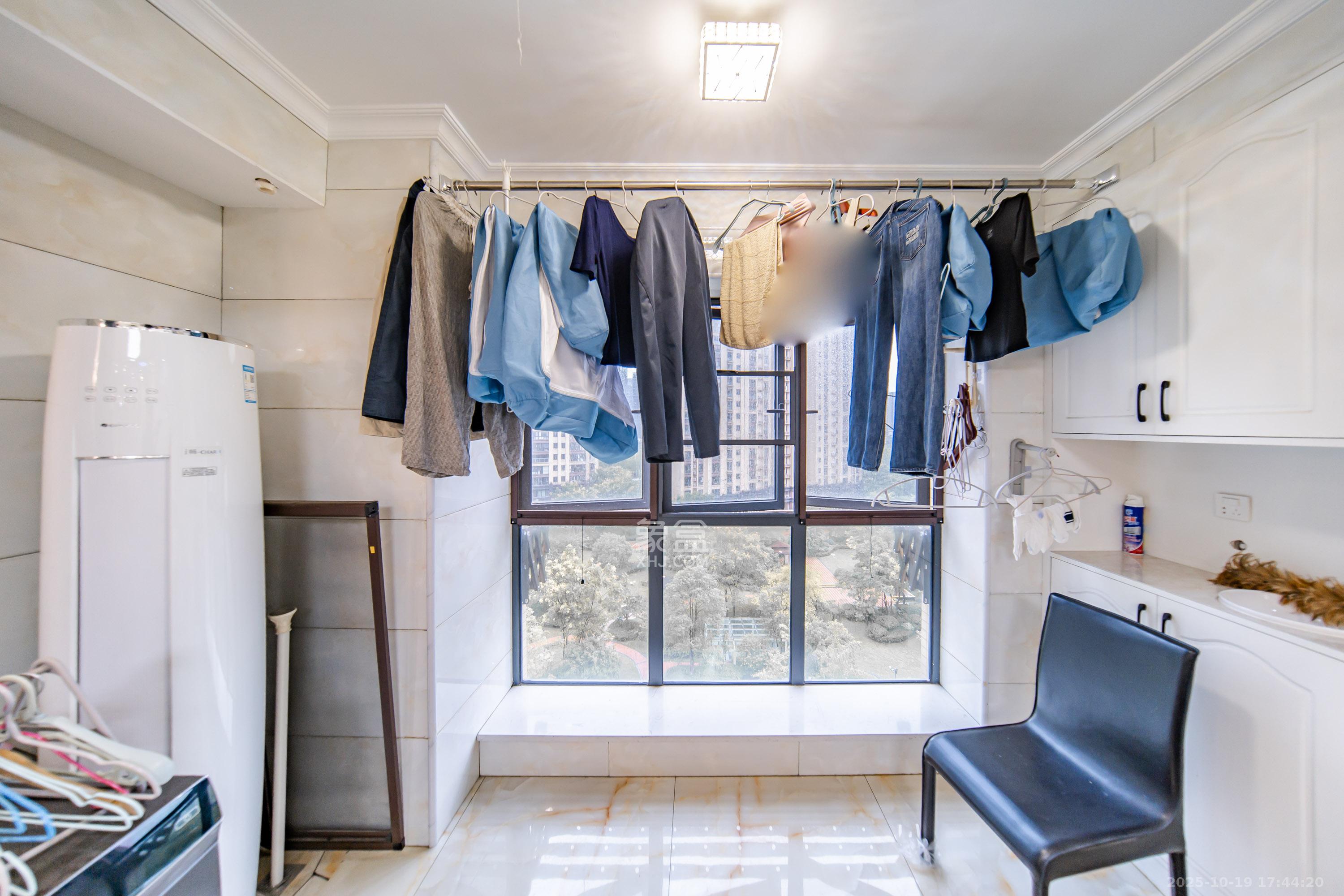 兰亭湾畔  3室2厅2卫    119.0万阳台