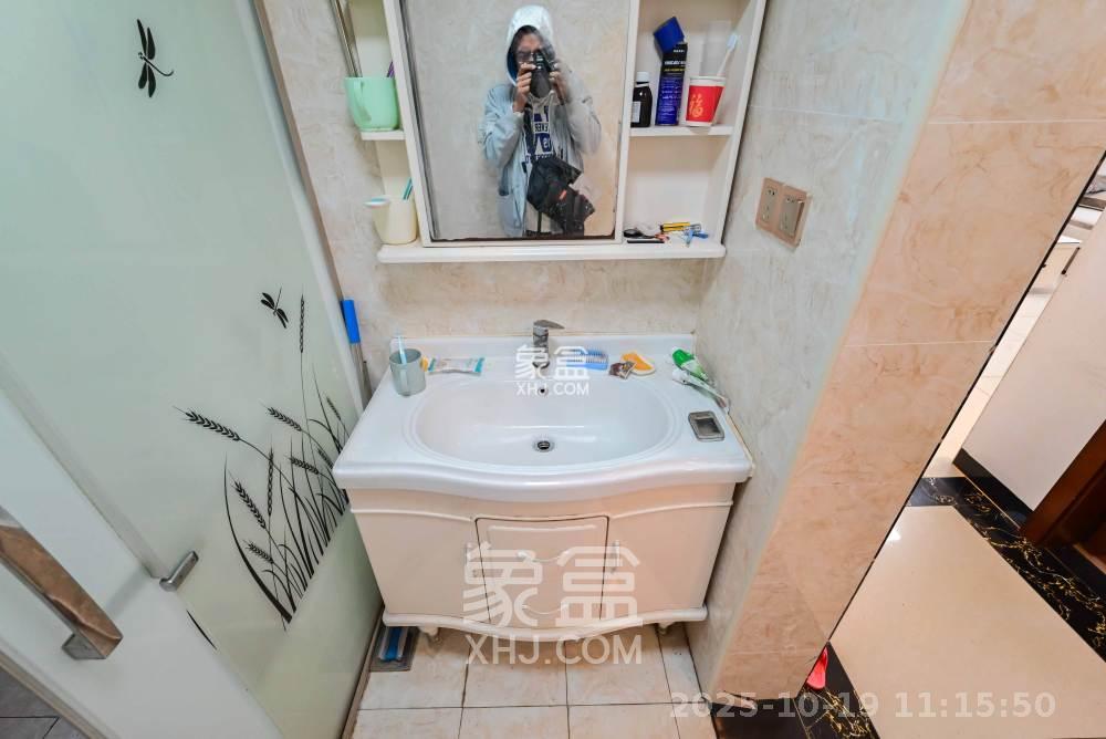 绿地之窗  4室2厅2卫    2900.0元/月室内图