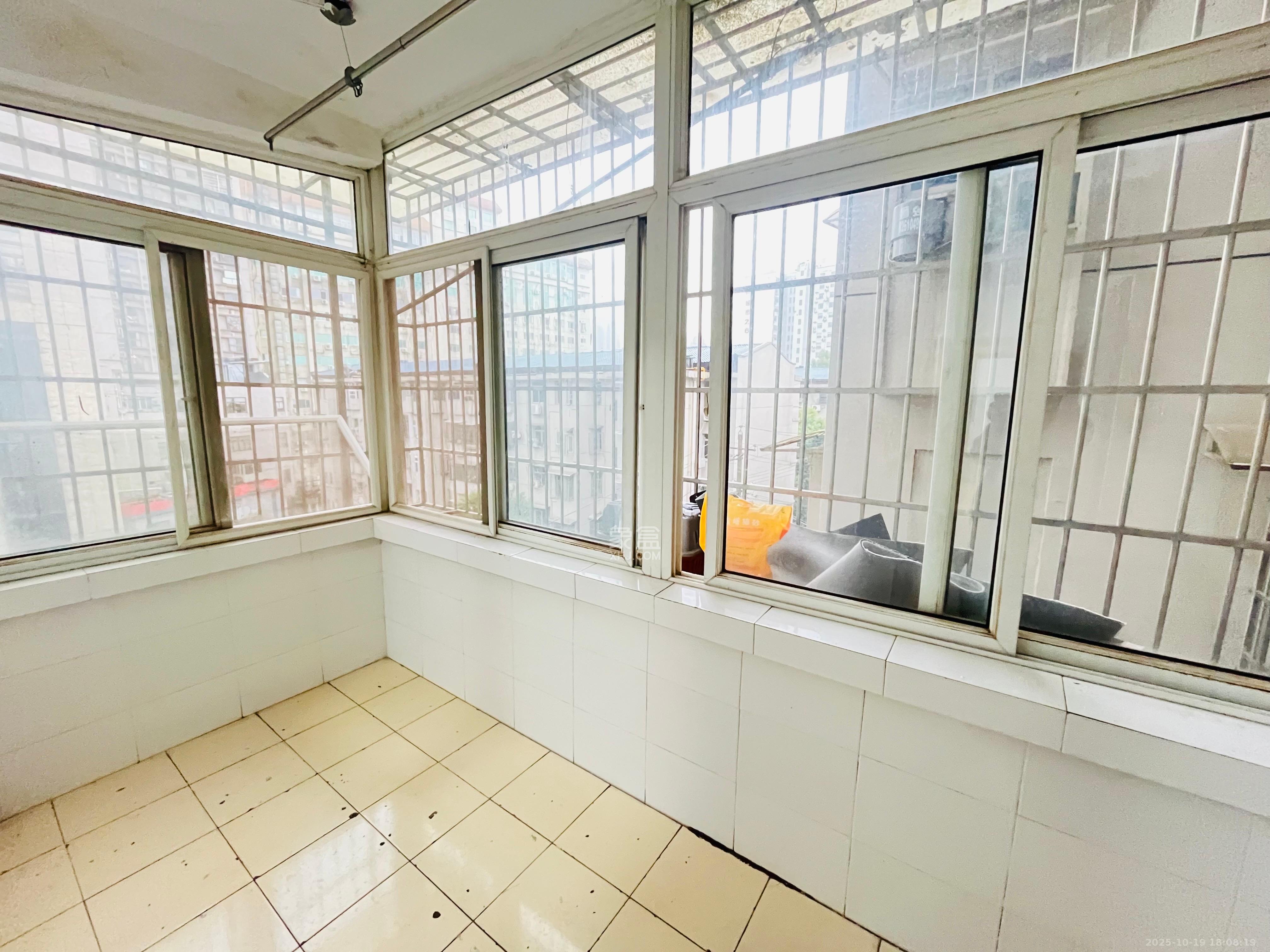 工农新村(工农桥社区) 3室1厅1卫 1800.0元/月 工农新村(工农桥社区) 3室1厅1卫 1800.0元/月室内图