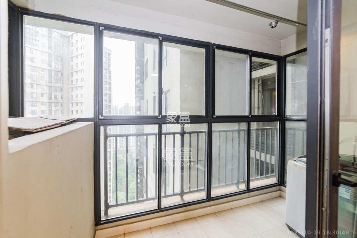 万科城 3室2厅2卫 80.0万 万科城 3室2厅2卫 80.0万阳台