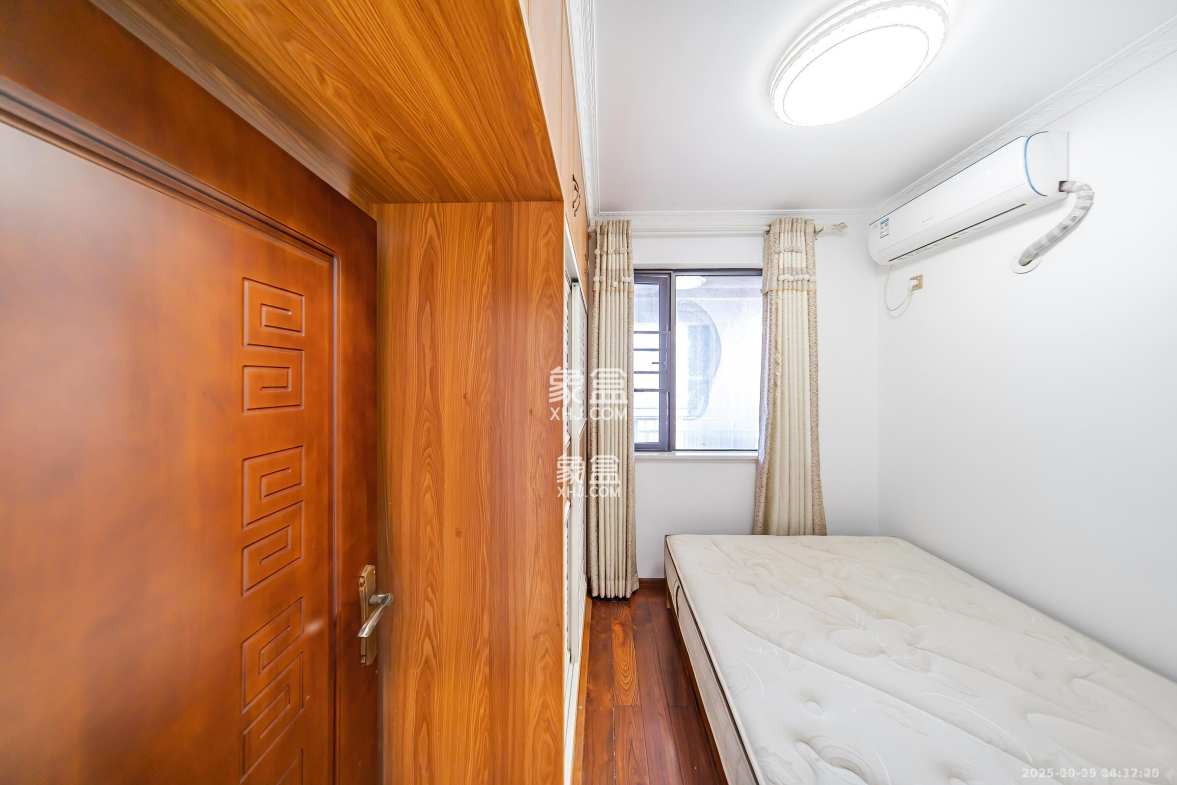 奥克斯滨仕花园(奥克斯洋湖广场/奥克斯中心) 3室2厅1卫 2800.0元/月 奥克斯滨仕花园(奥克斯洋湖广场/奥克斯中心) 3室2厅1卫 2800.0元/月室内图