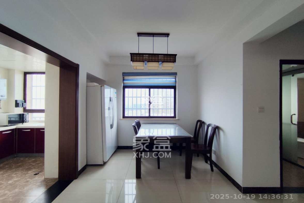 三景华御  3室2厅2卫    1800.0元/月 三景华御  3室2厅2卫    1800.0元/月室内图