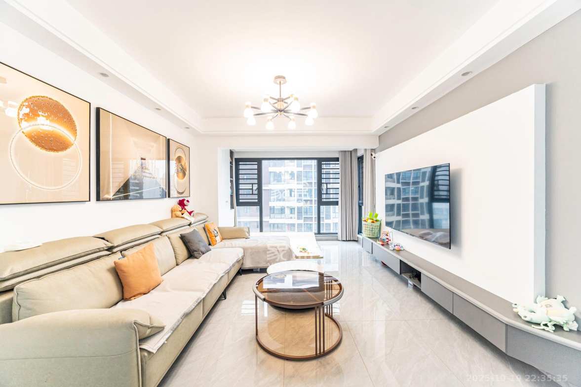 盛地东方芯府 3室1厅2卫 80.0万 盛地东方芯府 3室1厅2卫 80.0万客厅