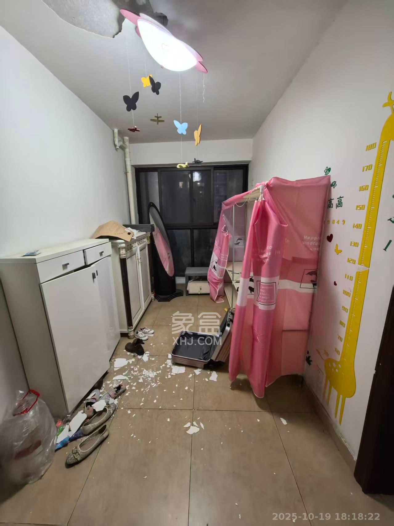 金色溪泉湾  4室2厅2卫    4200.0元/月室内图