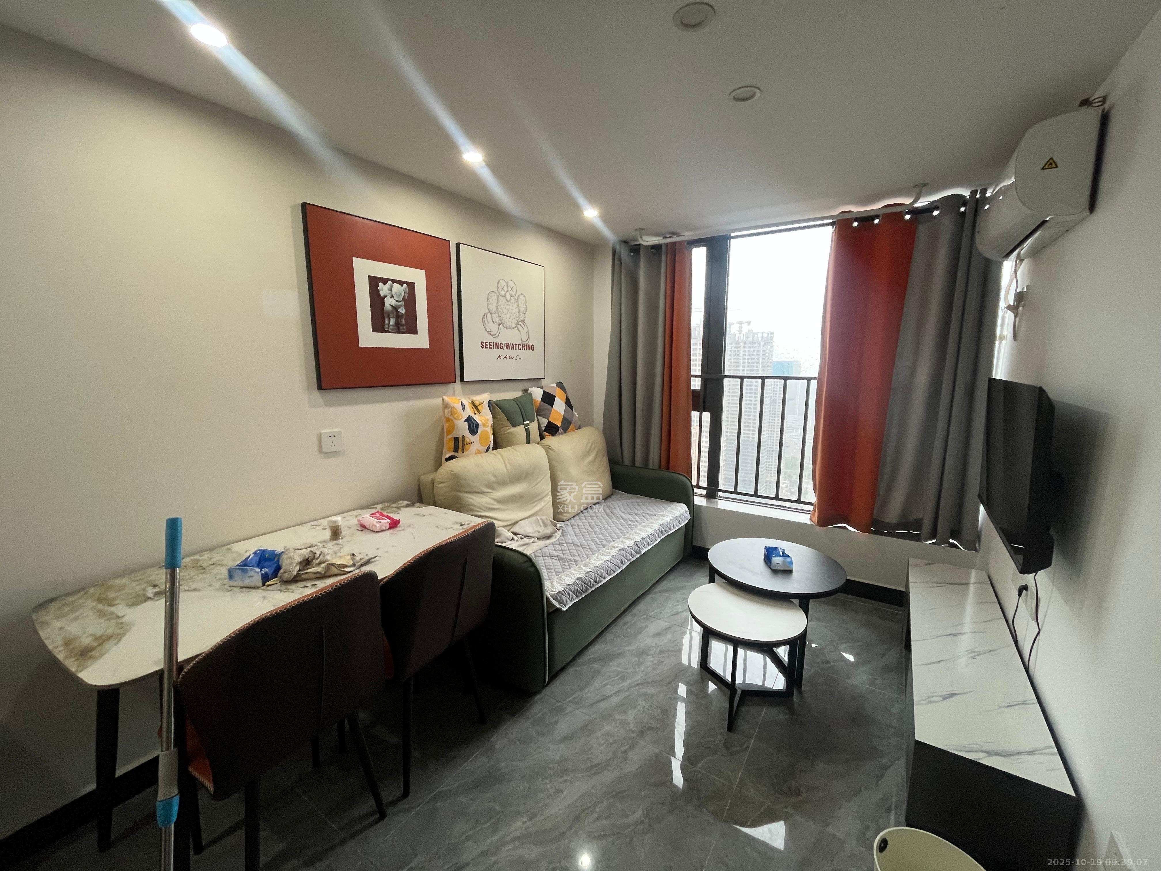 卓越中寰  2室1厅1卫    2600.0元/月 卓越中寰  2室1厅1卫    2600.0元/月