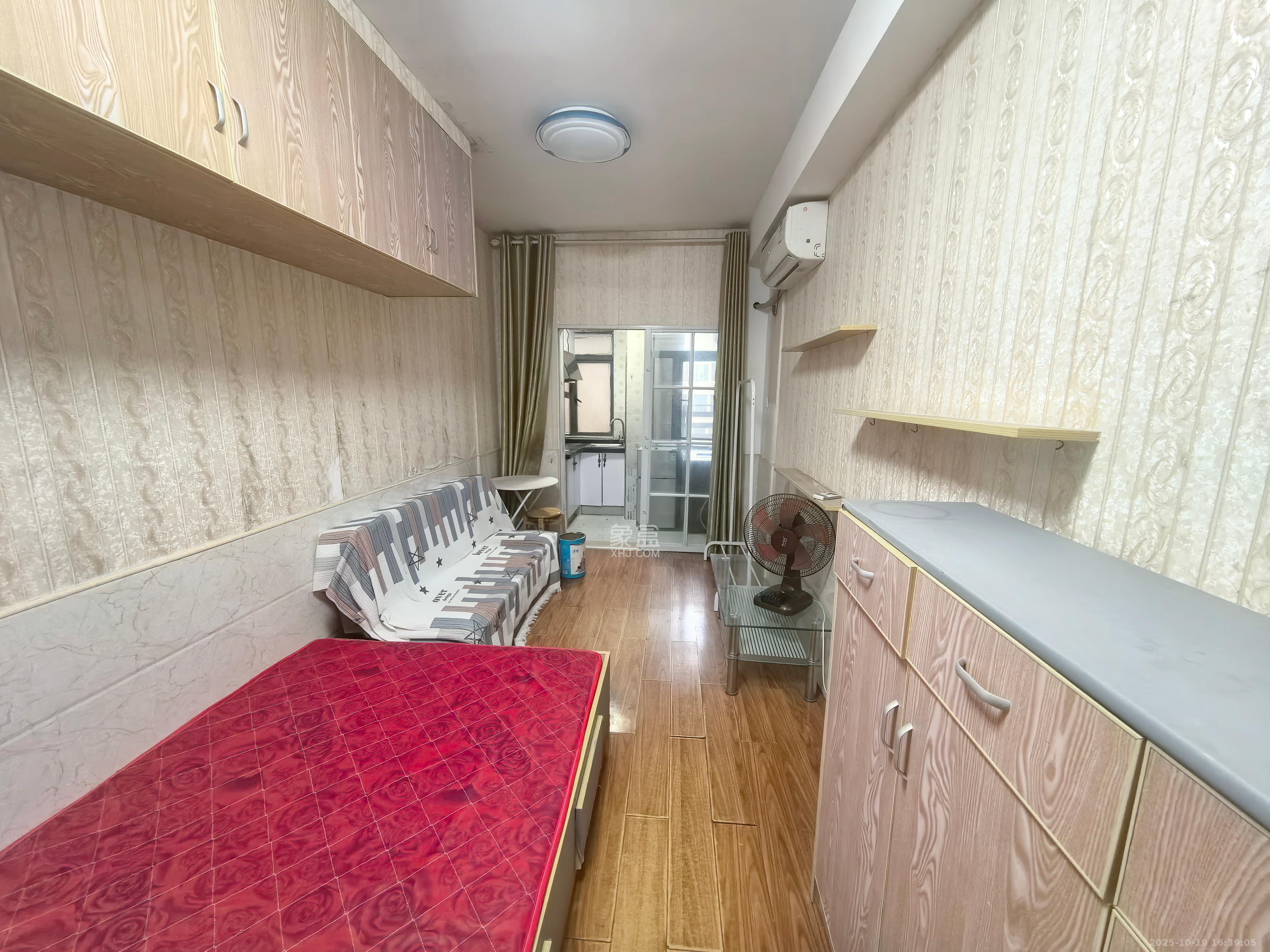 保利麓谷林语I区  1室1厅1卫    900.0元/月室内图