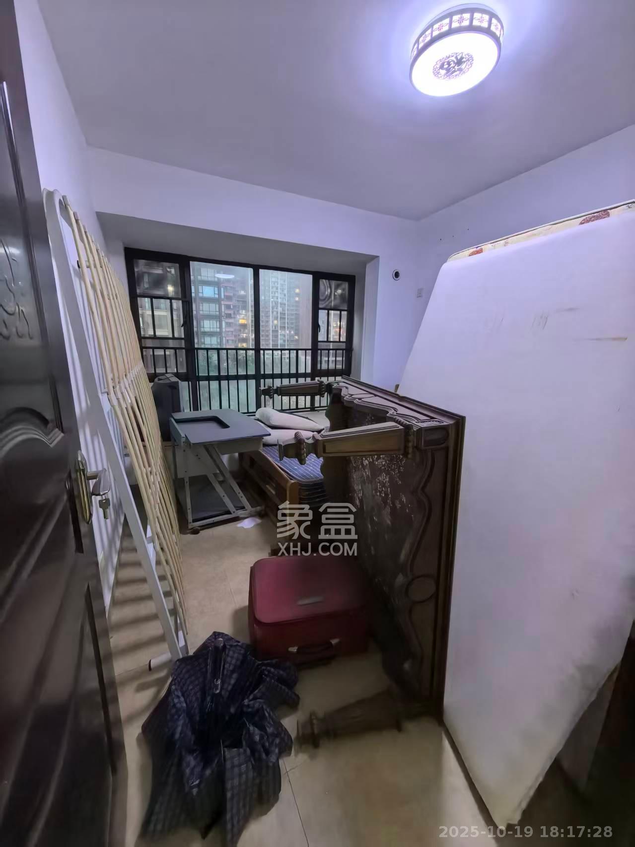 金色溪泉湾  4室2厅2卫    4200.0元/月室内图