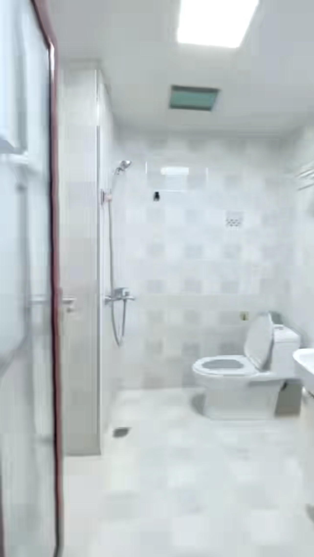 宝泰温泉花园  3室2厅2卫    139.0万客厅