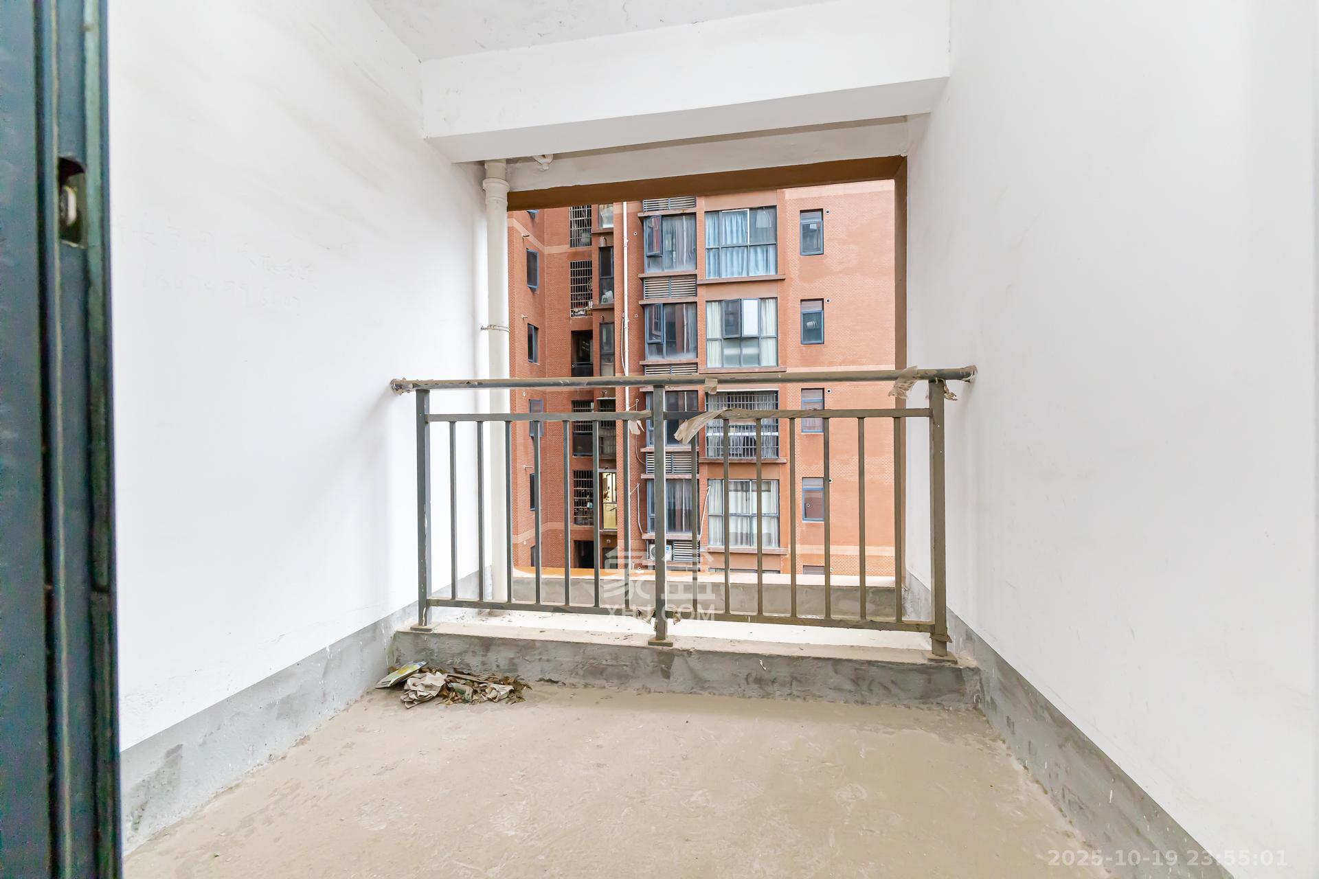 珠江东方明珠（新地东方明珠）三期  3室2厅1卫    46.0万卧室