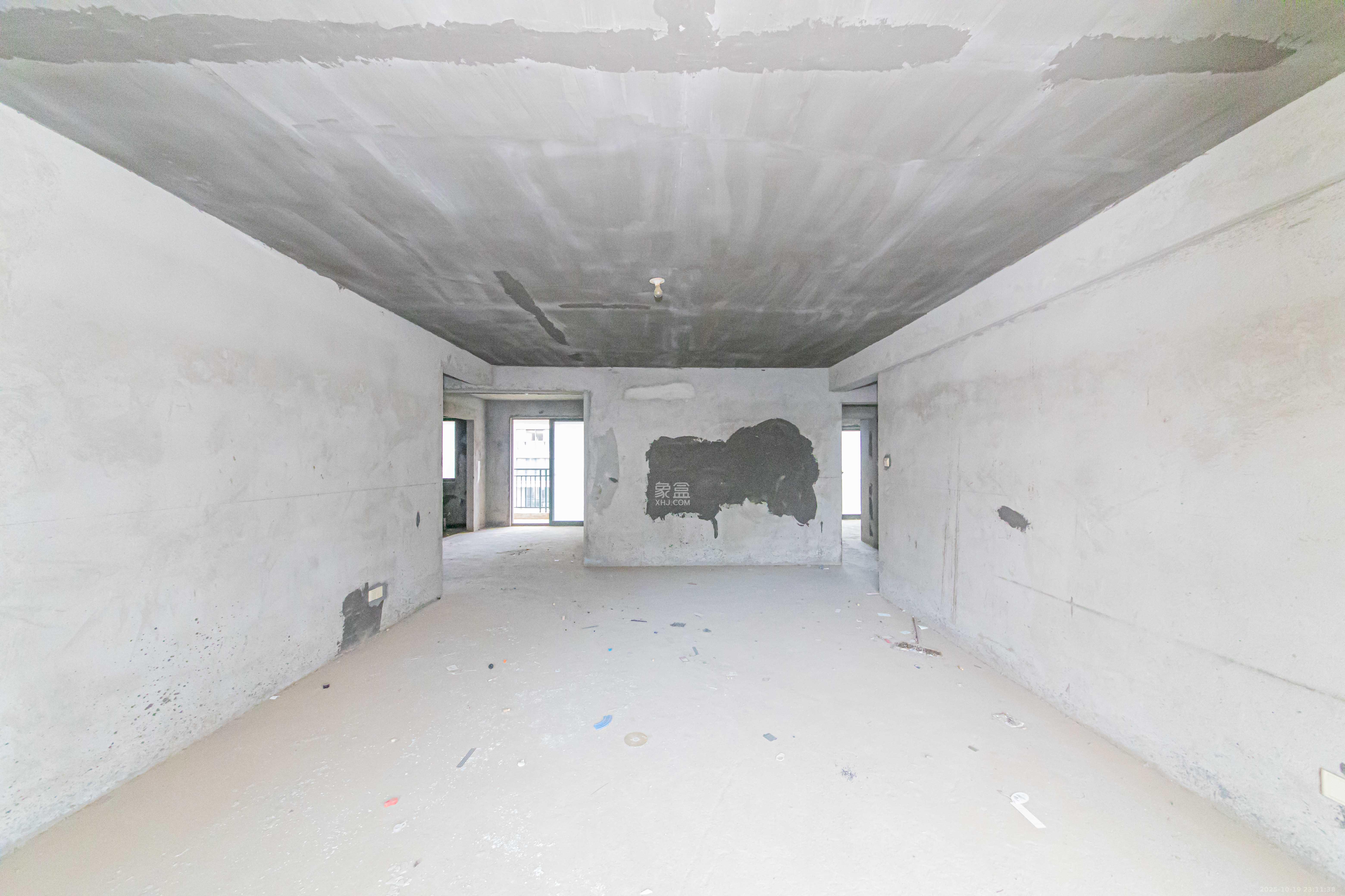 保利花园  4室2厅2卫    139.0万 保利花园  4室2厅2卫    139.0万客厅