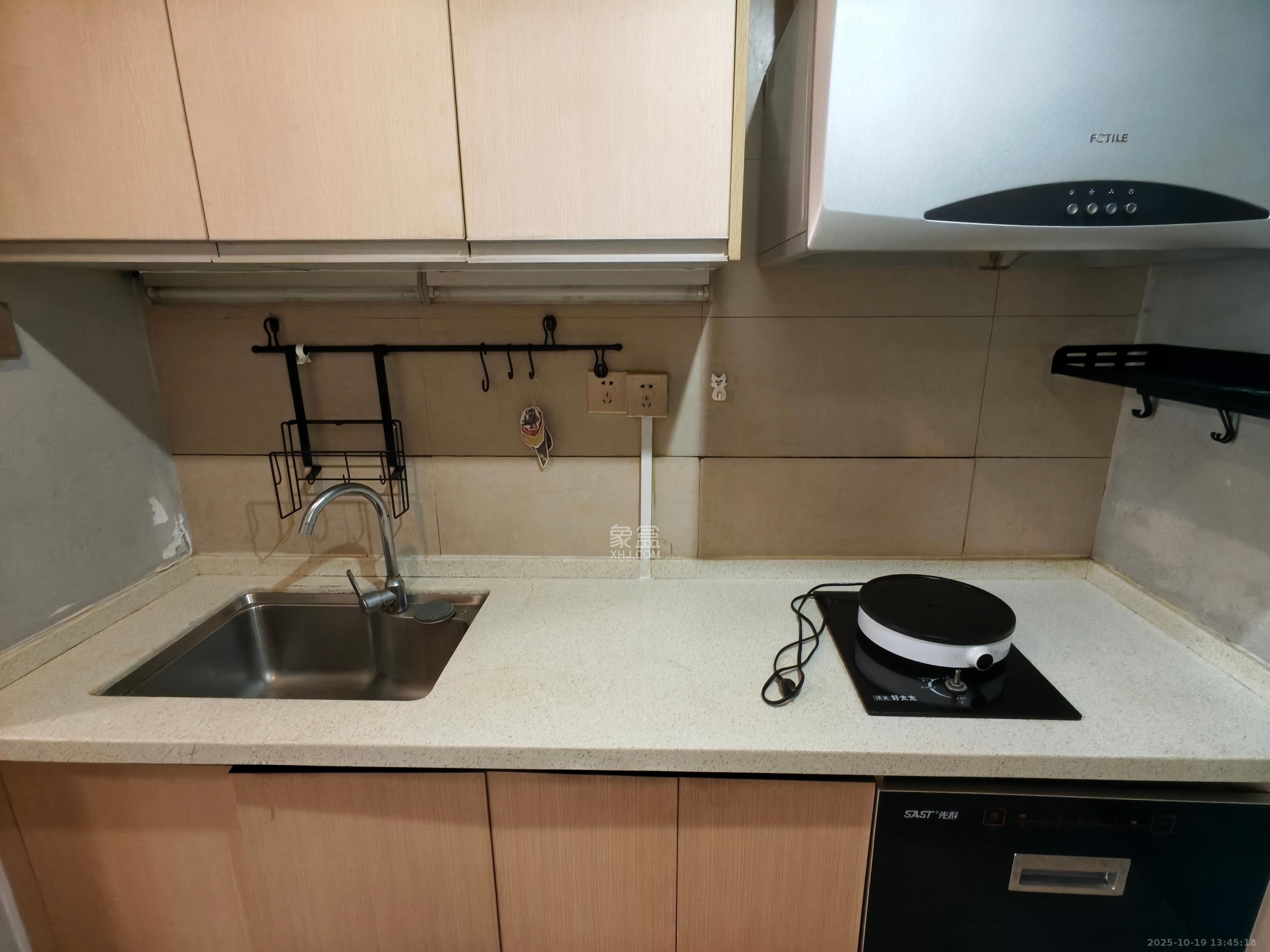 万科金色家园  1室1厅1卫    1400.0元/月 万科金色家园  1室1厅1卫    1400.0元/月室内图