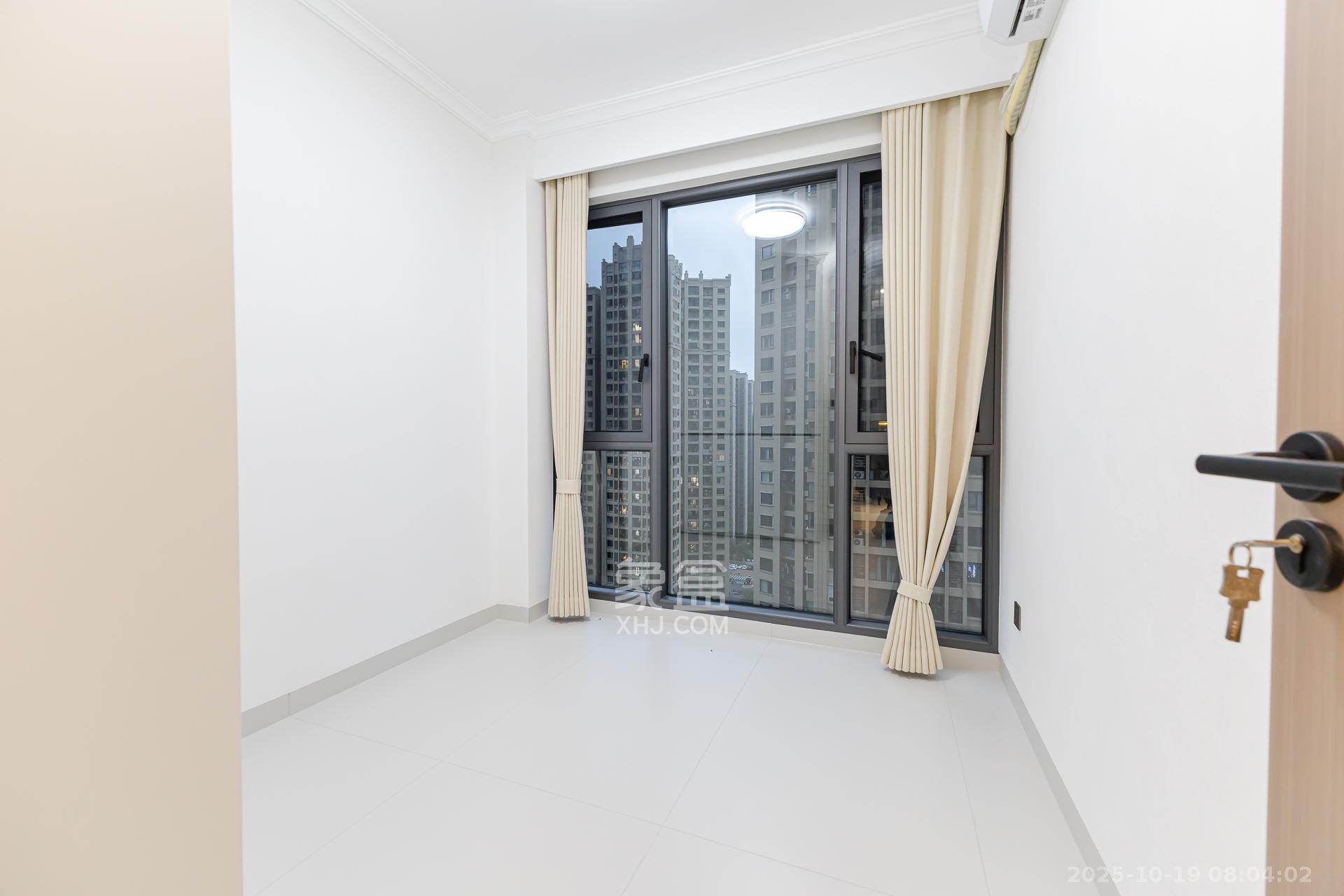 明发阅江悦府  4室2厅2卫    136.0万卧室