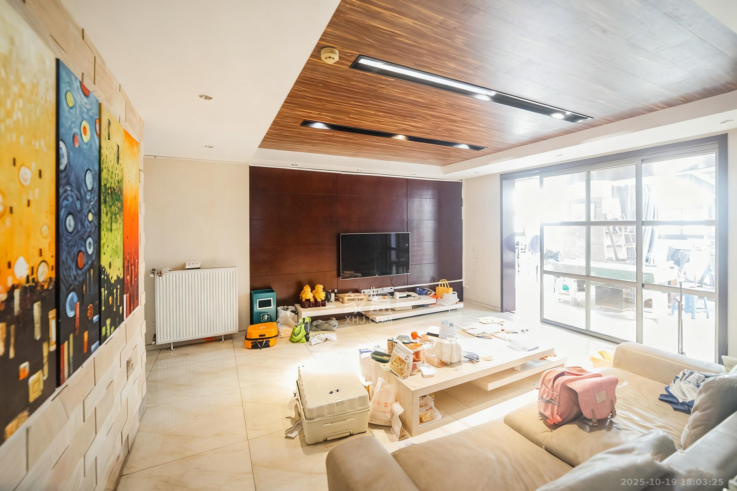 湘江世纪城湘江豪庭 4室2厅1卫 328.0万 湘江世纪城湘江豪庭 4室2厅1卫 328.0万客厅