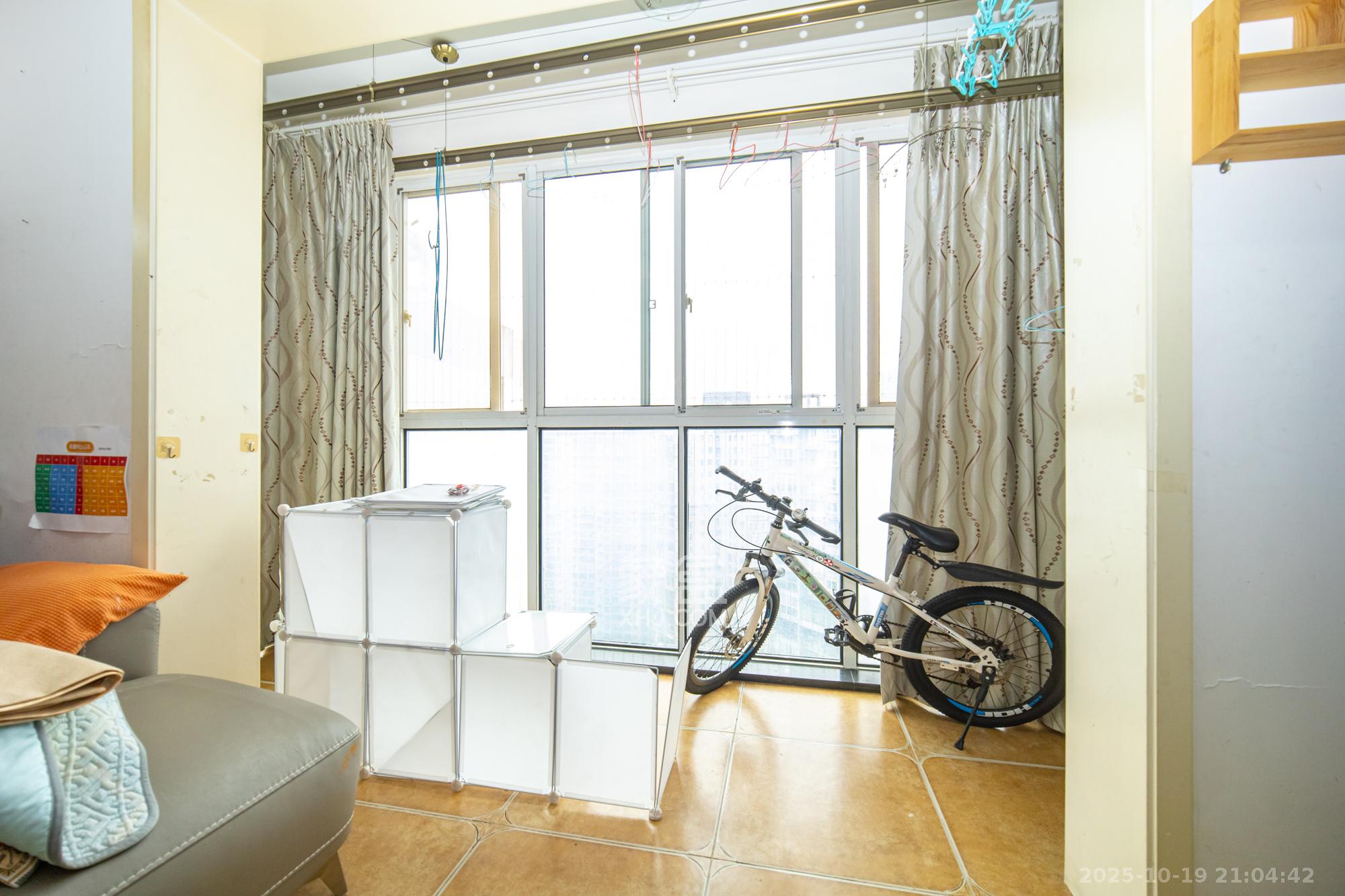 挪威森林（美世界园林公寓）  4室2厅2卫    120.0万阳台