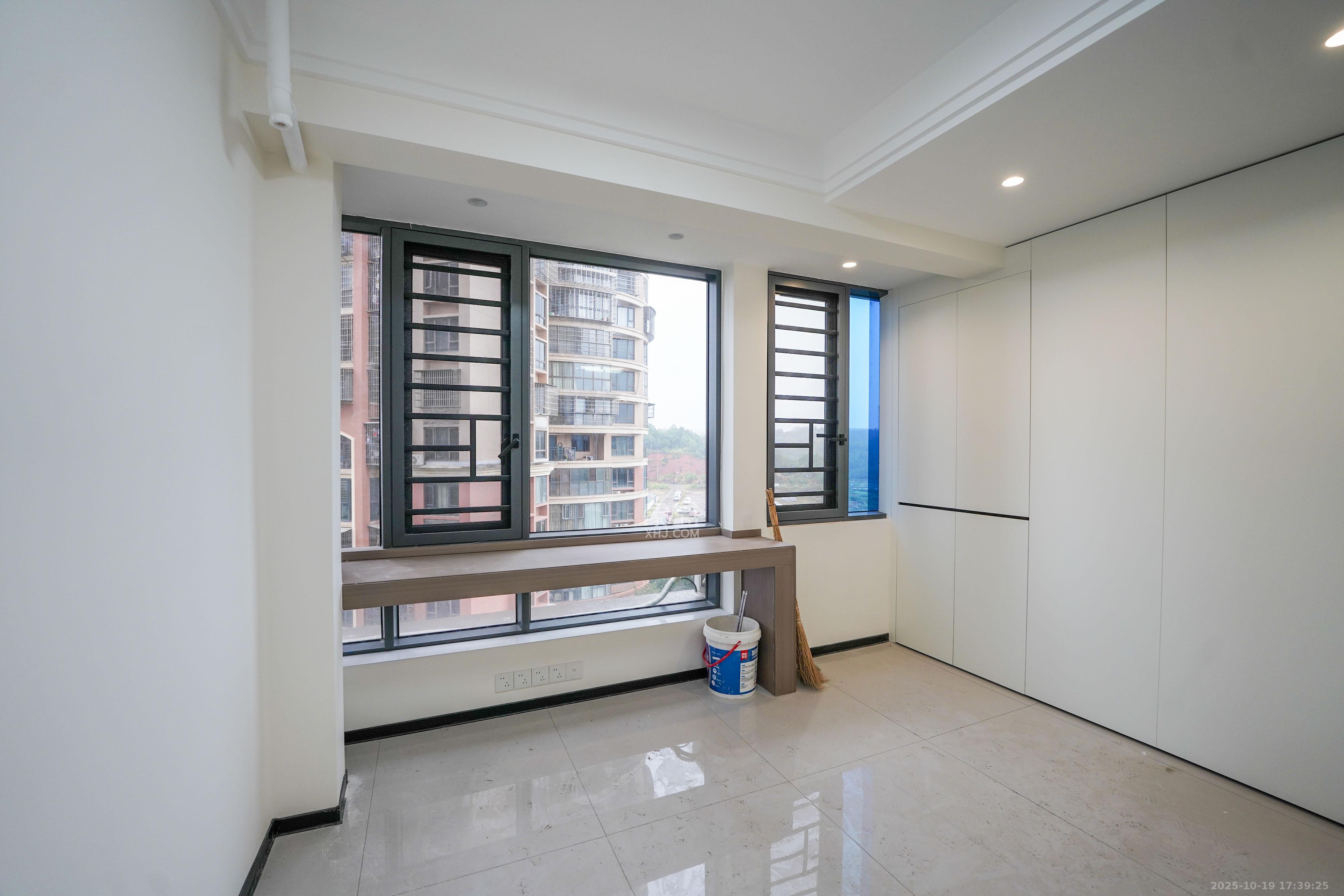 幸福庄园  5室2厅3卫    156.0万 幸福庄园  5室2厅3卫    156.0万卧室