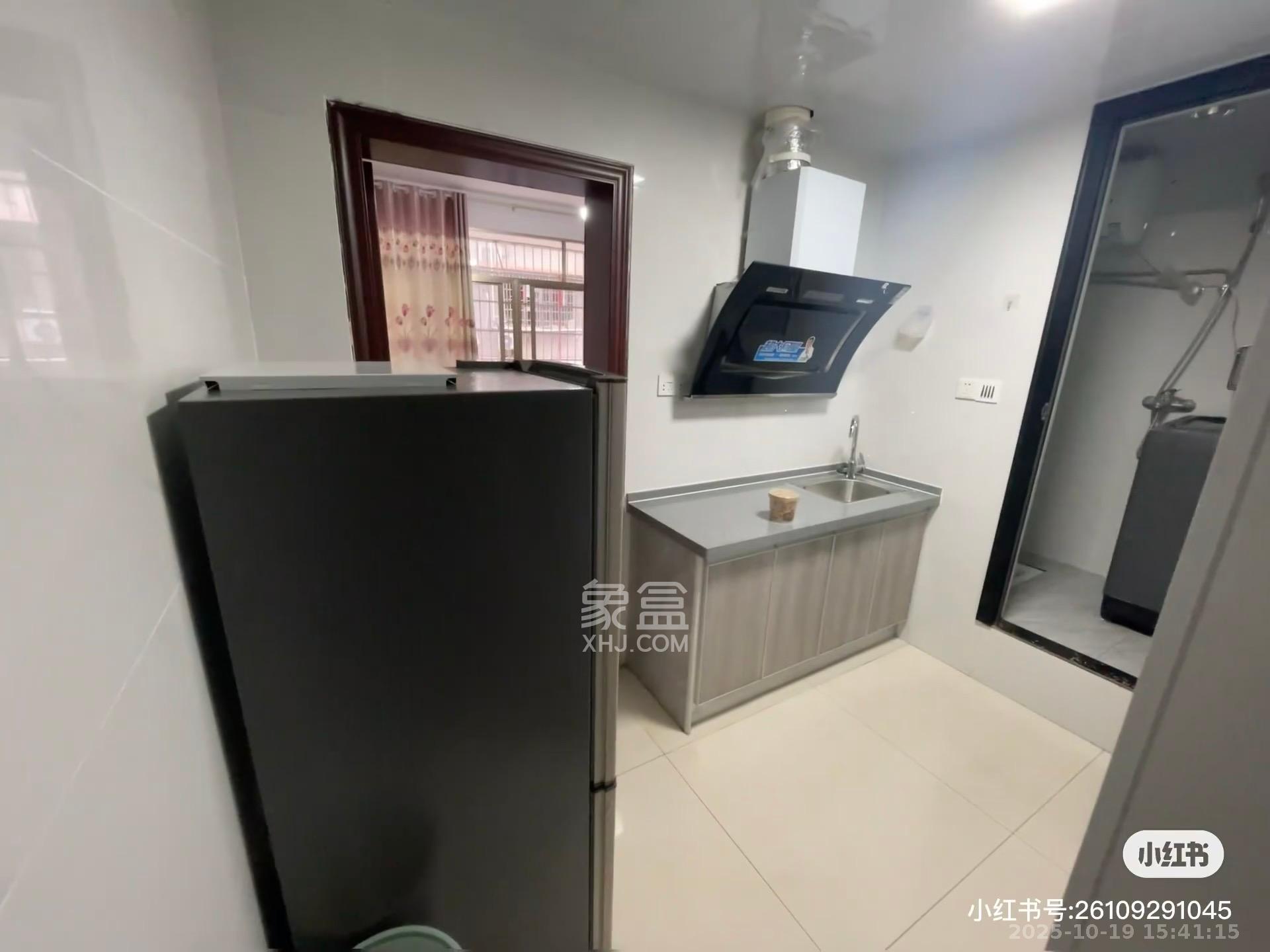 阳荷塘小区  1室1厅1卫    1100.0元/月 阳荷塘小区  1室1厅1卫    1100.0元/月室内图