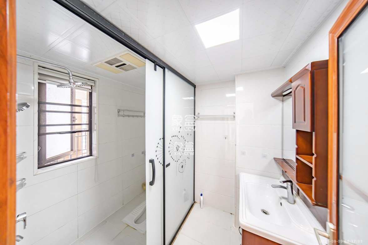 奥克斯滨仕花园(奥克斯洋湖广场/奥克斯中心) 3室2厅1卫 2800.0元/月 奥克斯滨仕花园(奥克斯洋湖广场/奥克斯中心) 3室2厅1卫 2800.0元/月室内图