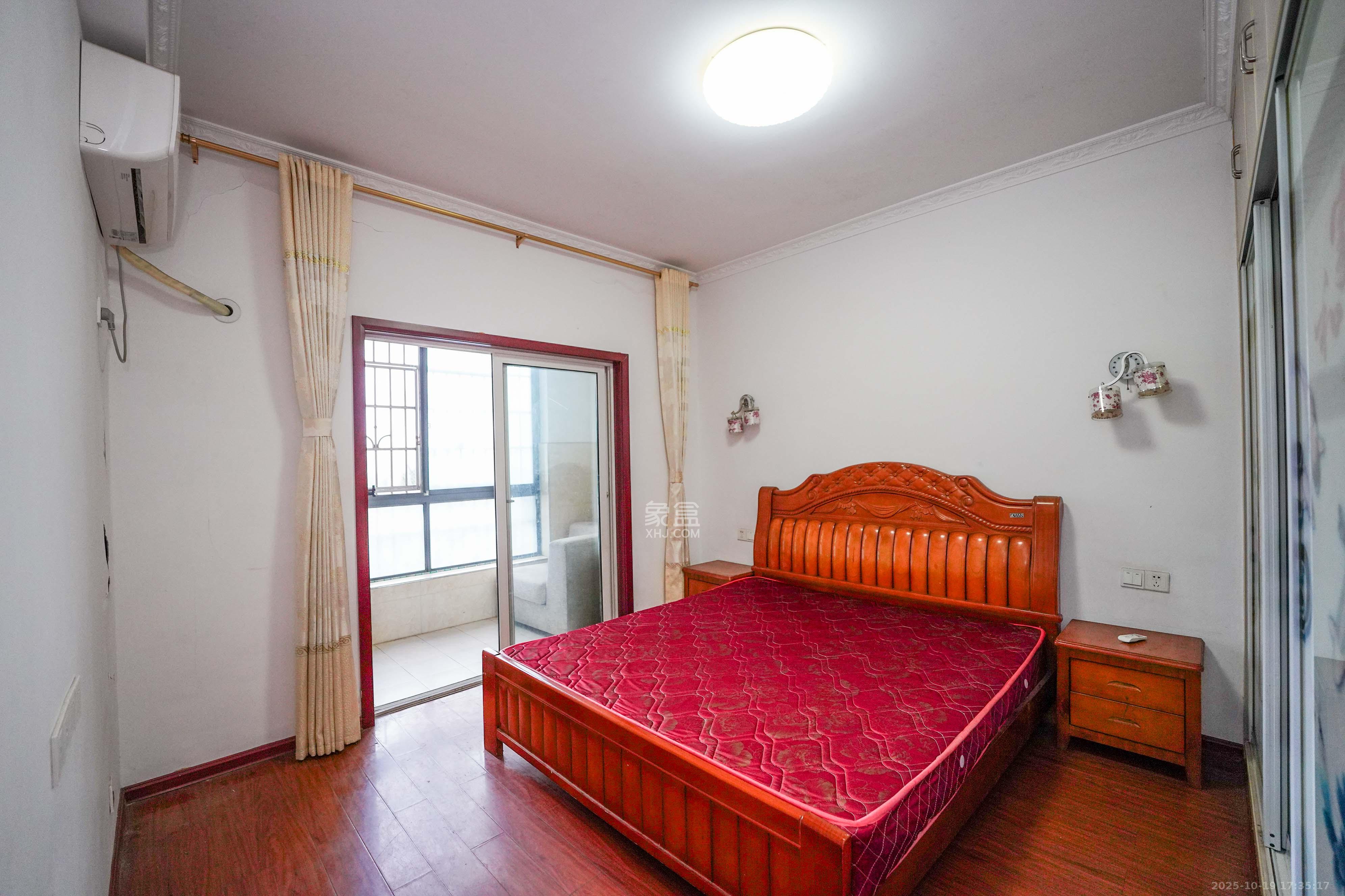 山水印象(愿景想山) 3室2厅1卫 40.0万 山水印象(愿景想山) 3室2厅1卫 40.0万卧室