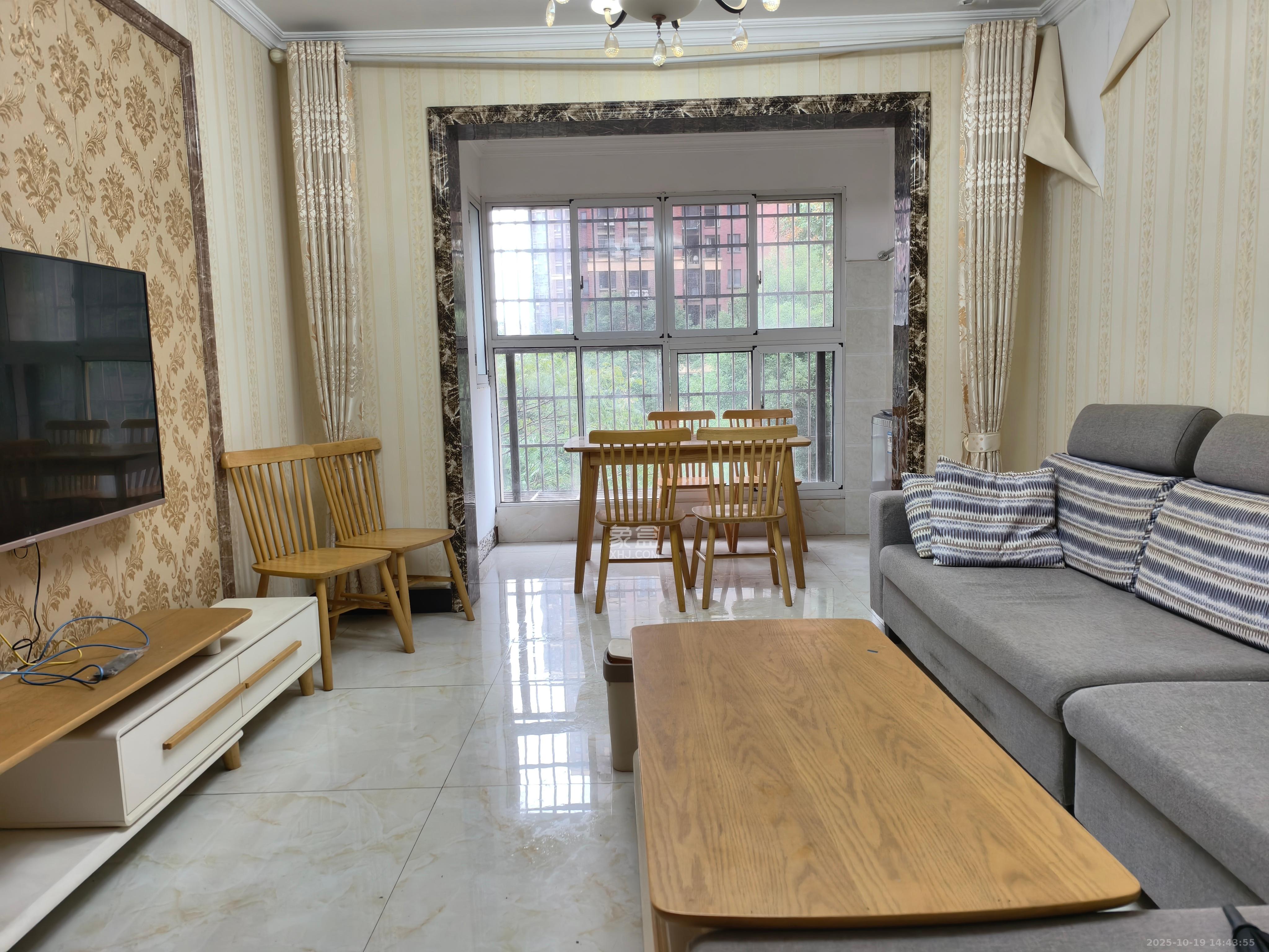 新城国际花都 3室2厅1卫 1400.0元/月 新城国际花都 3室2厅1卫 1400.0元/月室内图