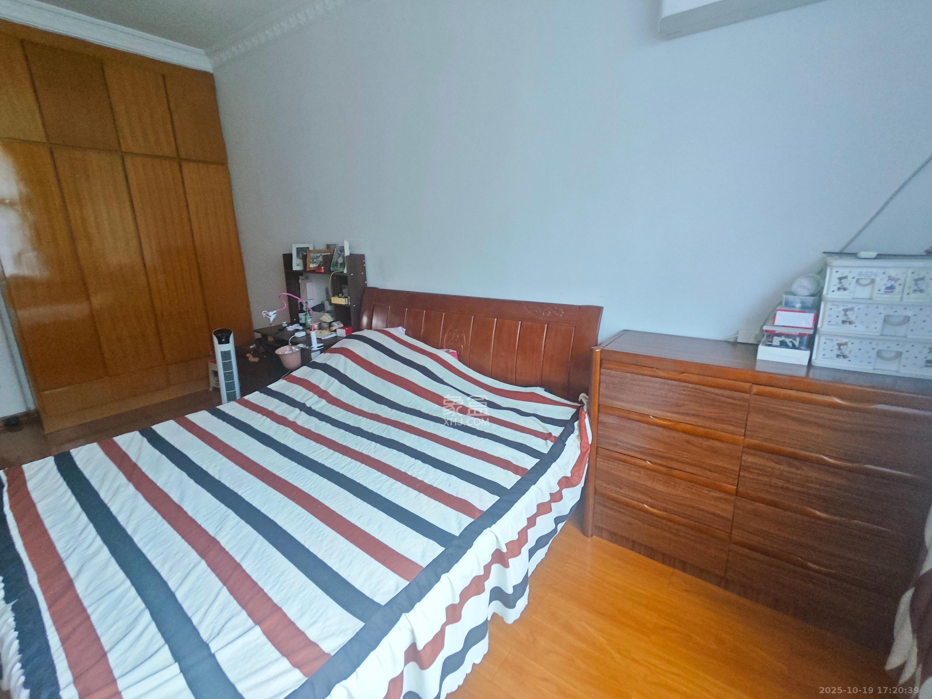 牛串岭小区  2室1厅1卫    1500.0元/月 牛串岭小区  2室1厅1卫    1500.0元/月室内图