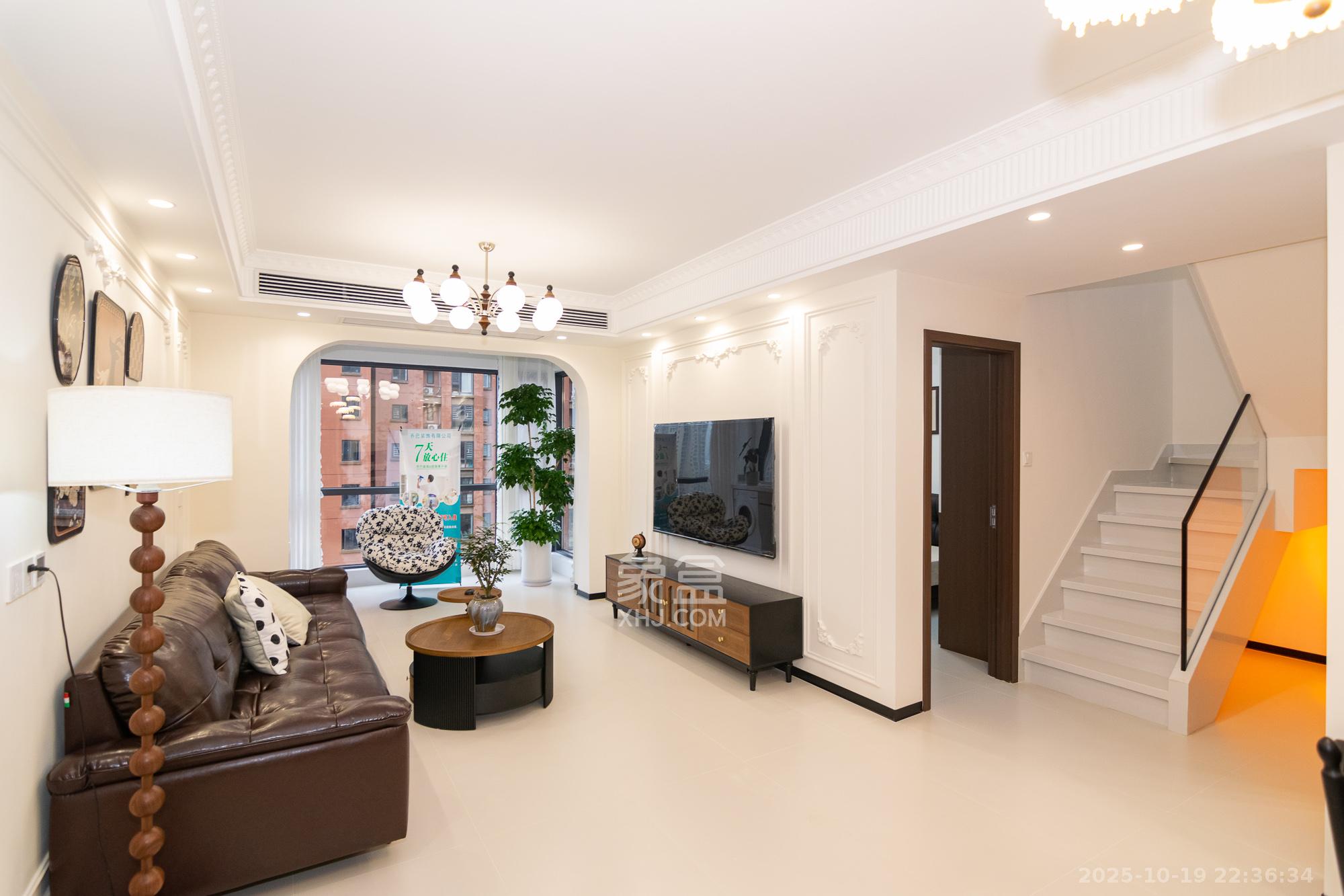 新城国际花都  3室2厅2卫    78.8万客厅