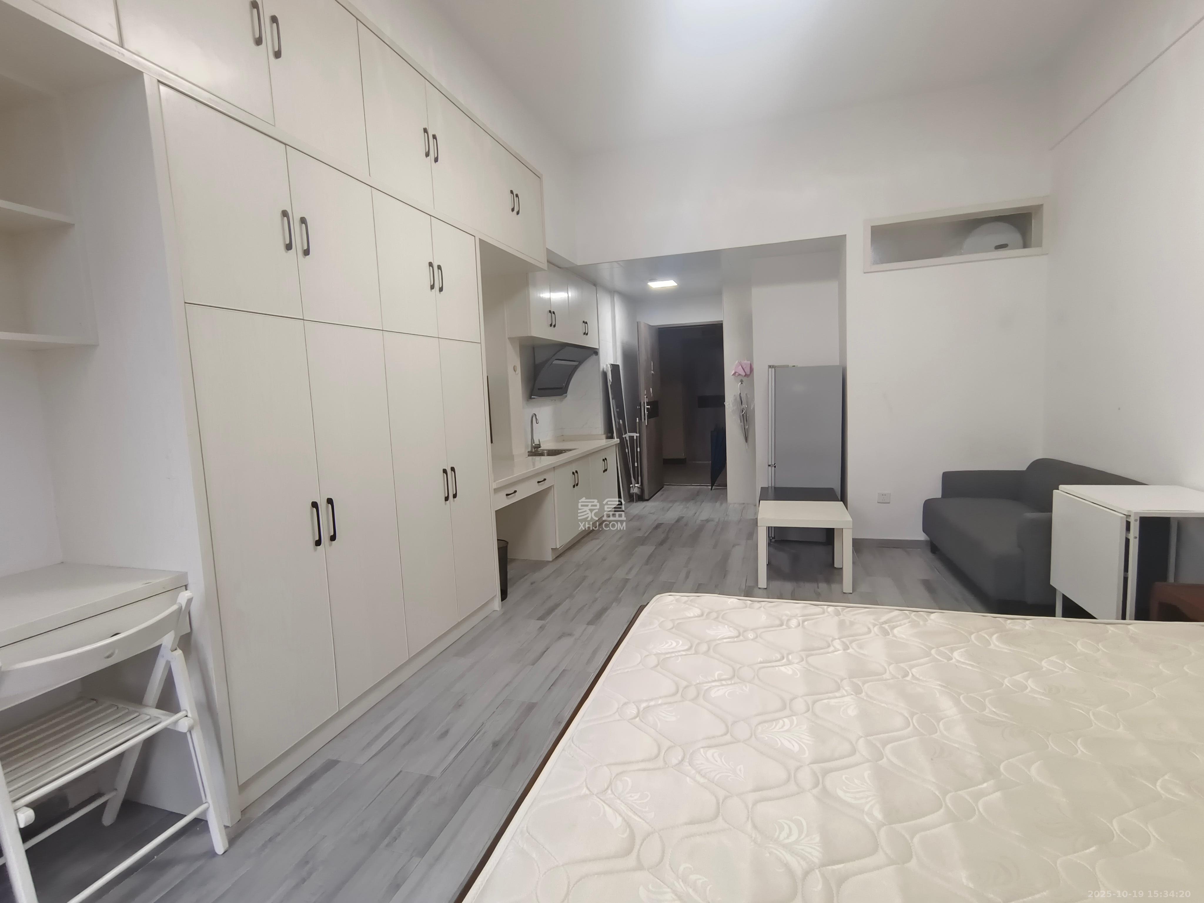 新世界广场  1室1厅1卫    1450.0元/月 新世界广场  1室1厅1卫    1450.0元/月室内图