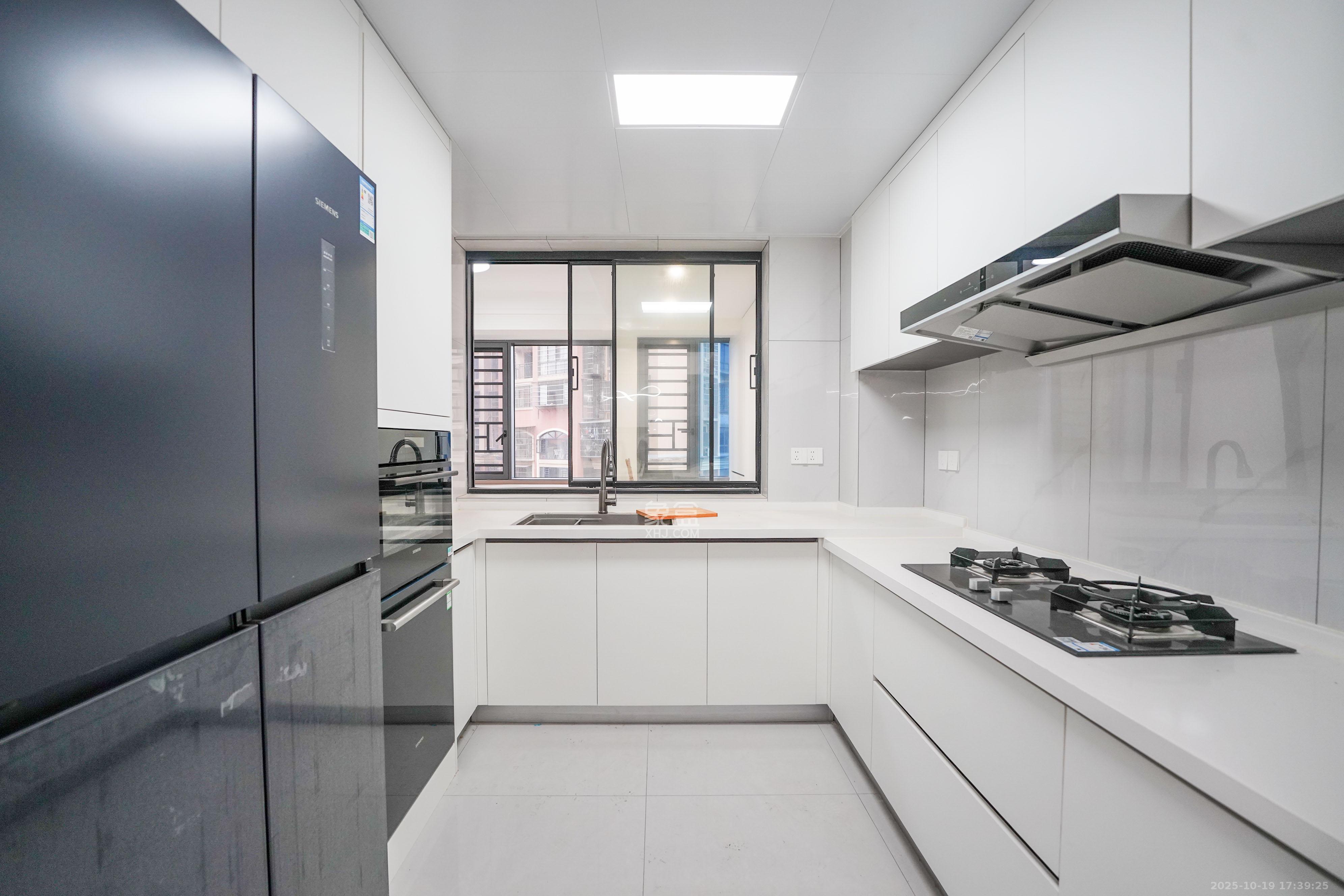 幸福庄园  5室2厅3卫    156.0万厨房