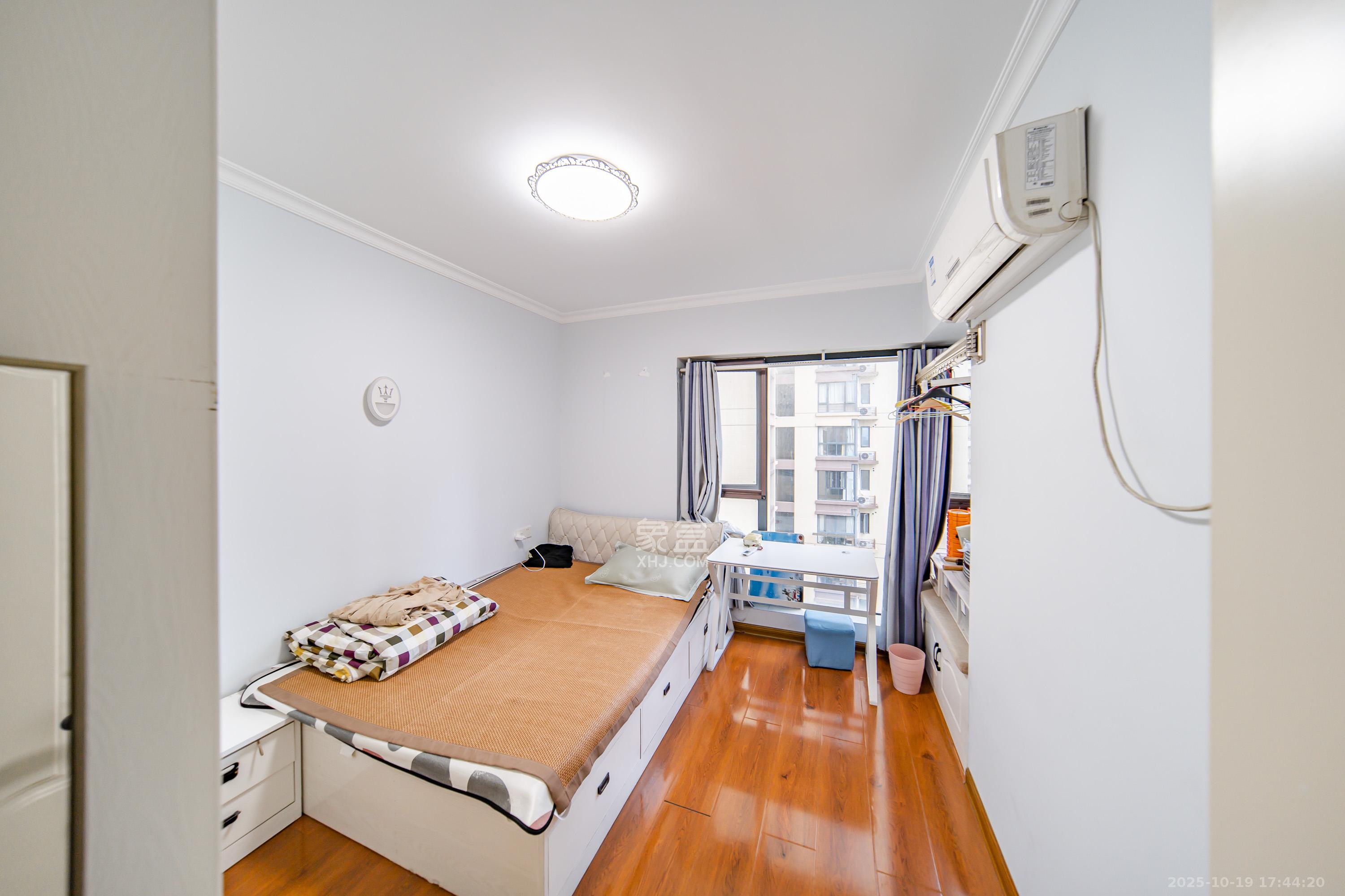 兰亭湾畔  3室2厅2卫    119.0万卧室