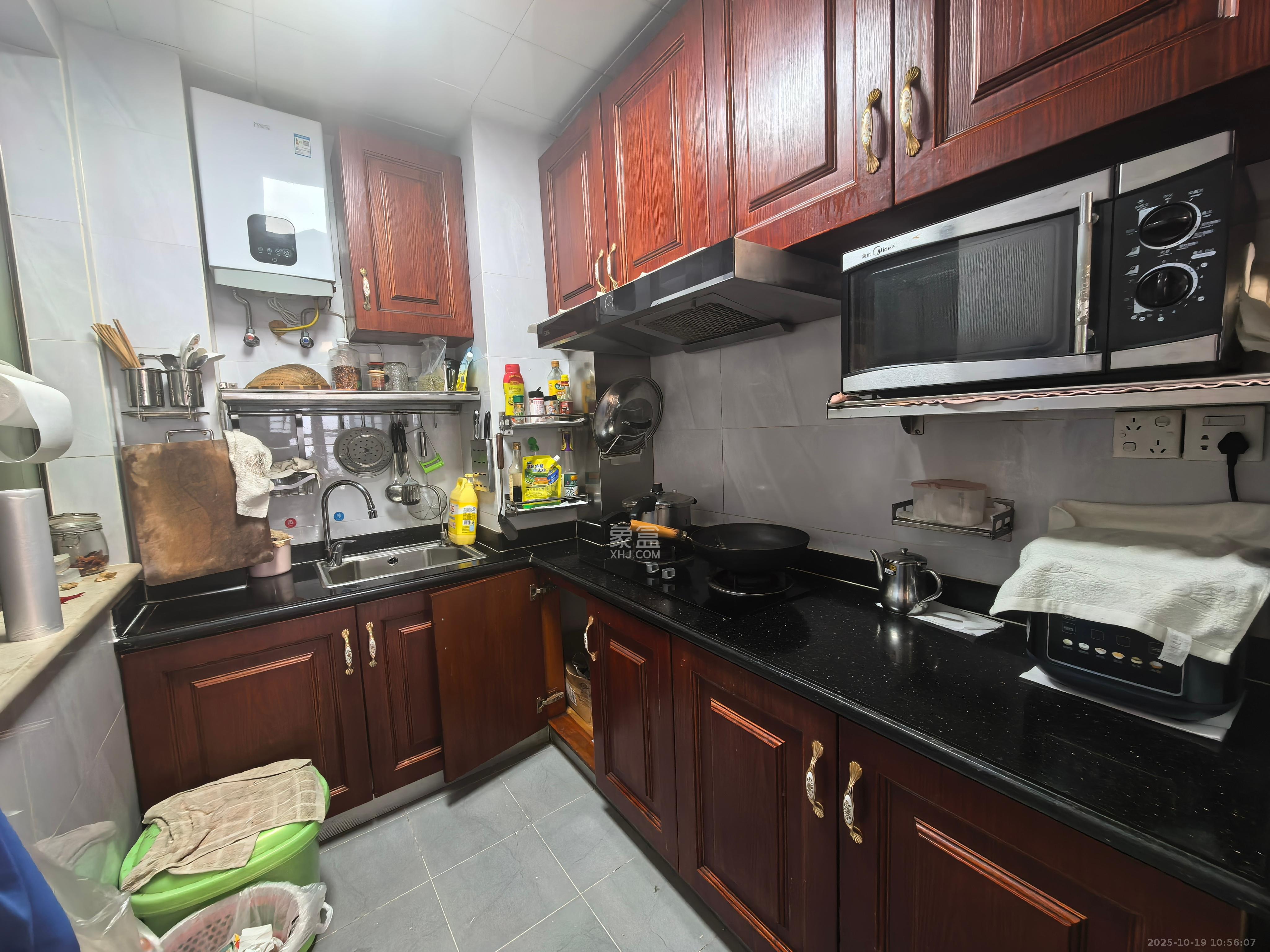 华润置地广场二期  3室2厅1卫    2500.0元/月 华润置地广场二期  3室2厅1卫    2500.0元/月室内图