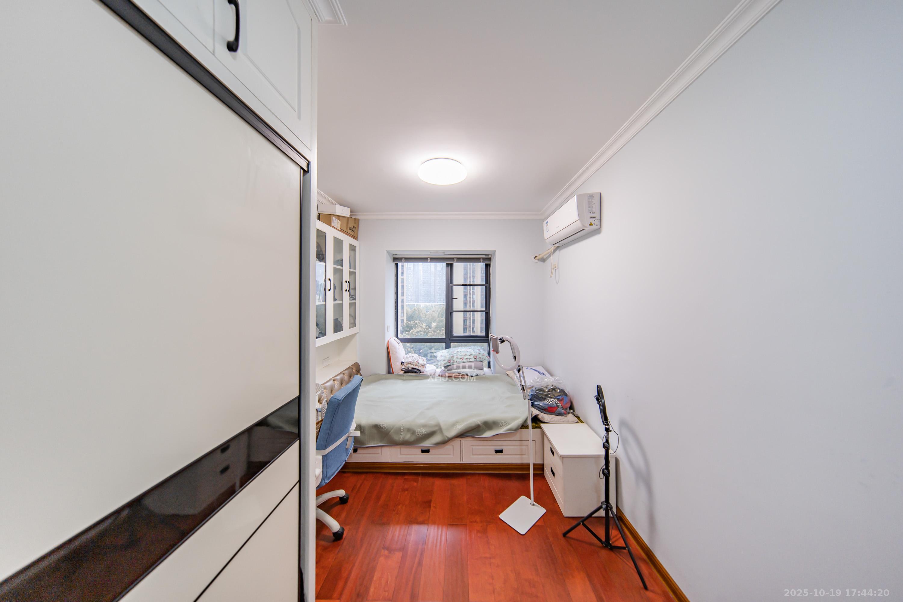 兰亭湾畔  3室2厅2卫    119.0万卧室