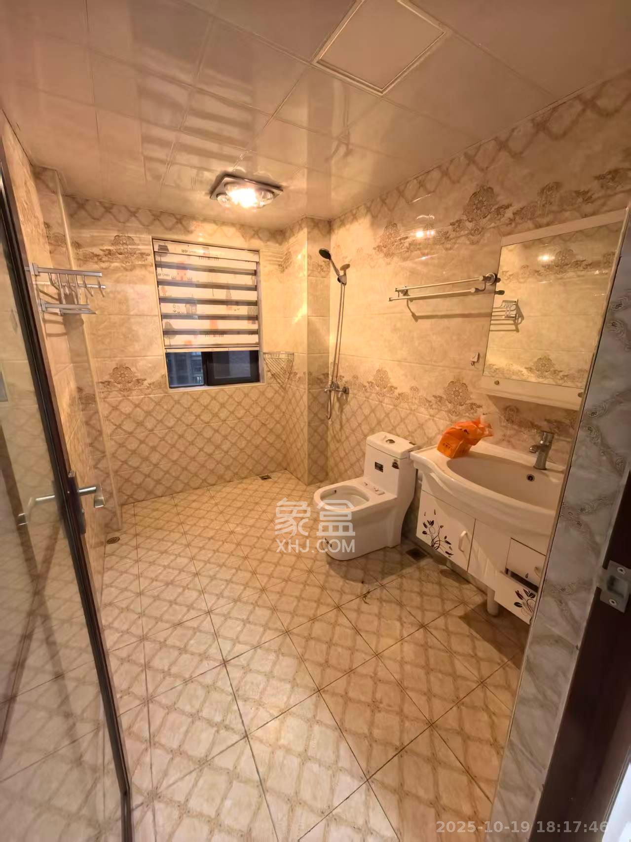 金色溪泉湾  4室2厅2卫    4200.0元/月室内图