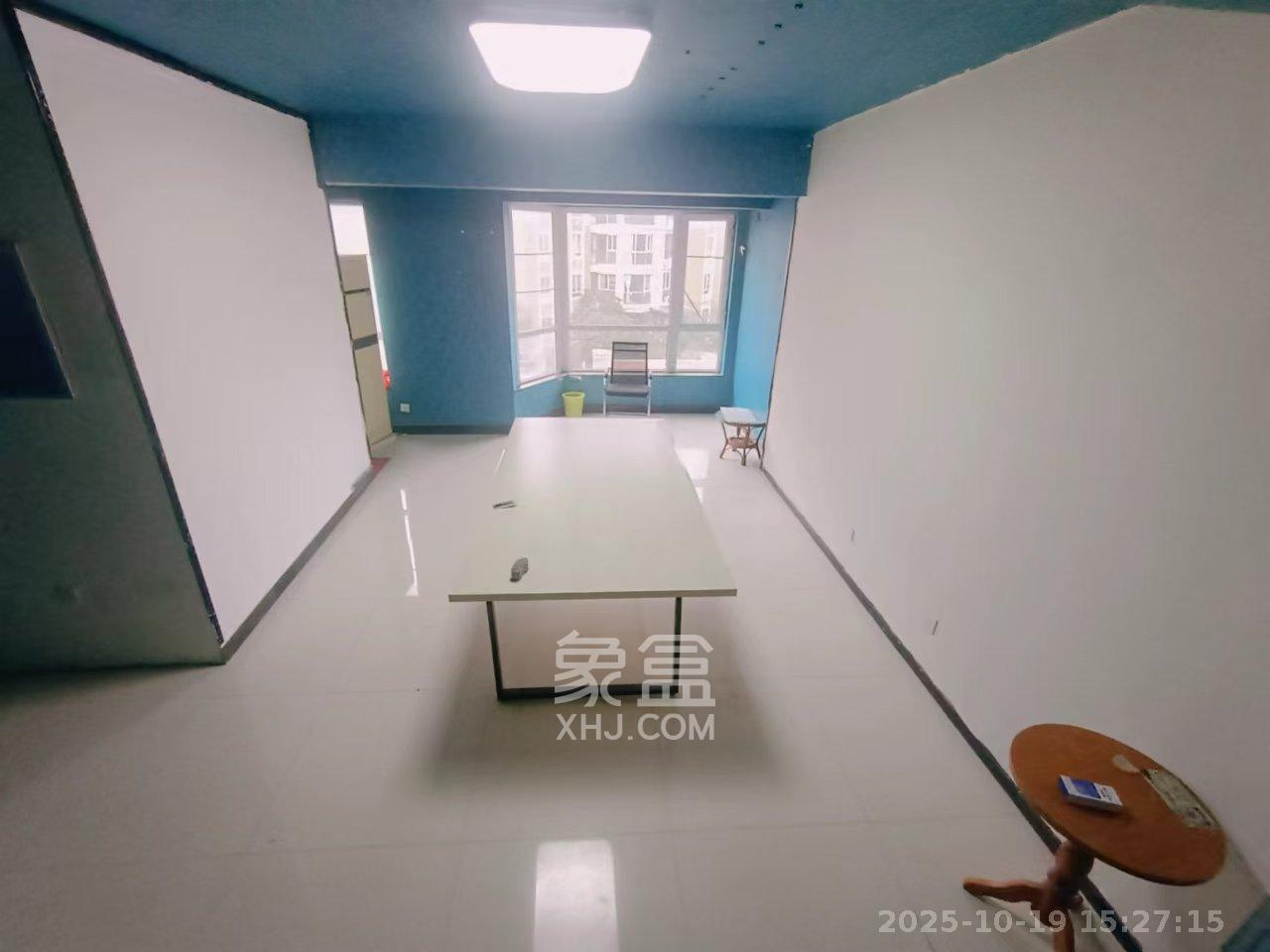 鸿铭中心  3室1厅1卫    3800.0元/月