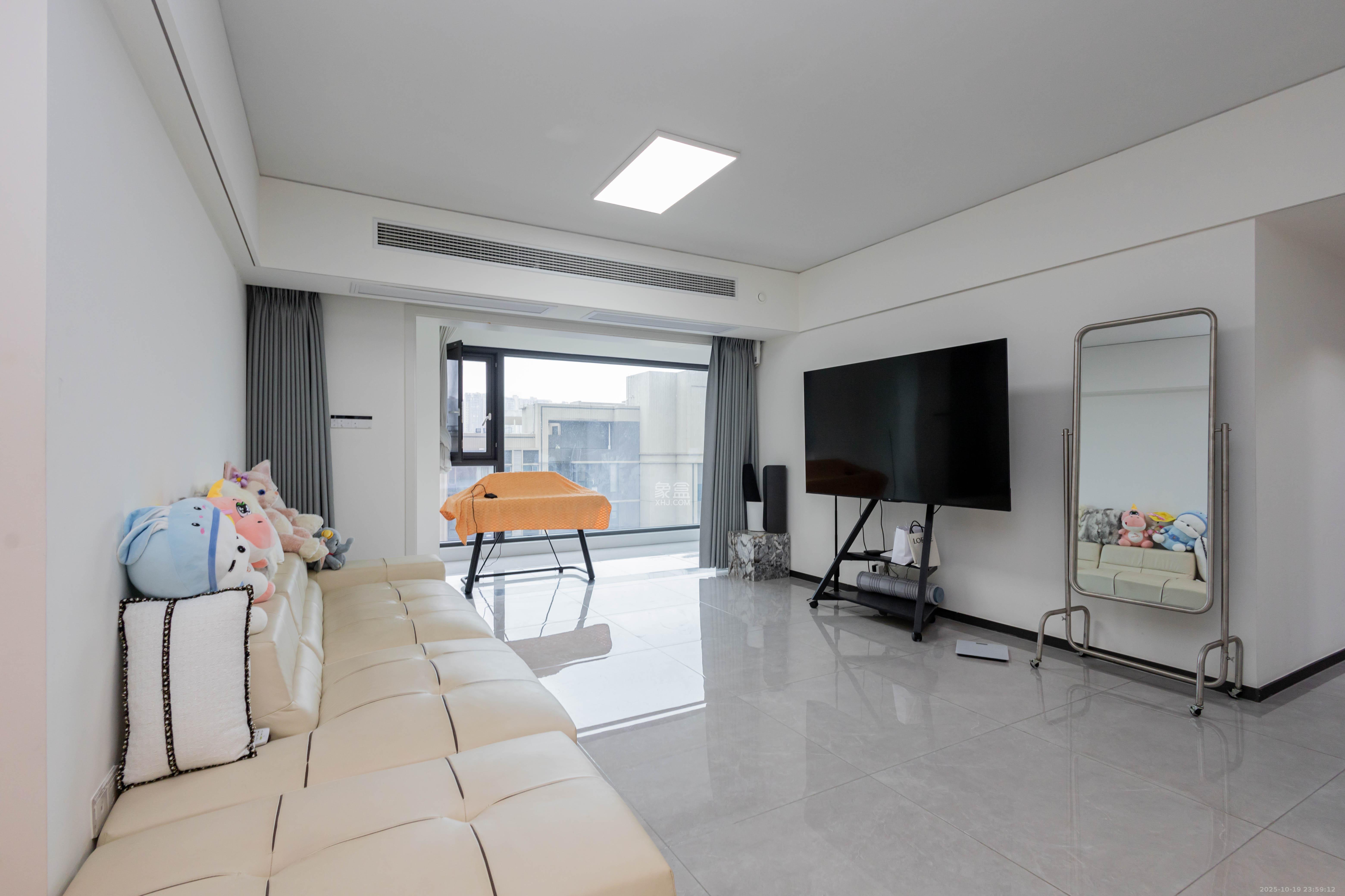 时代印记（长沙时代印记花园）  4室2厅3卫    230.0万客厅