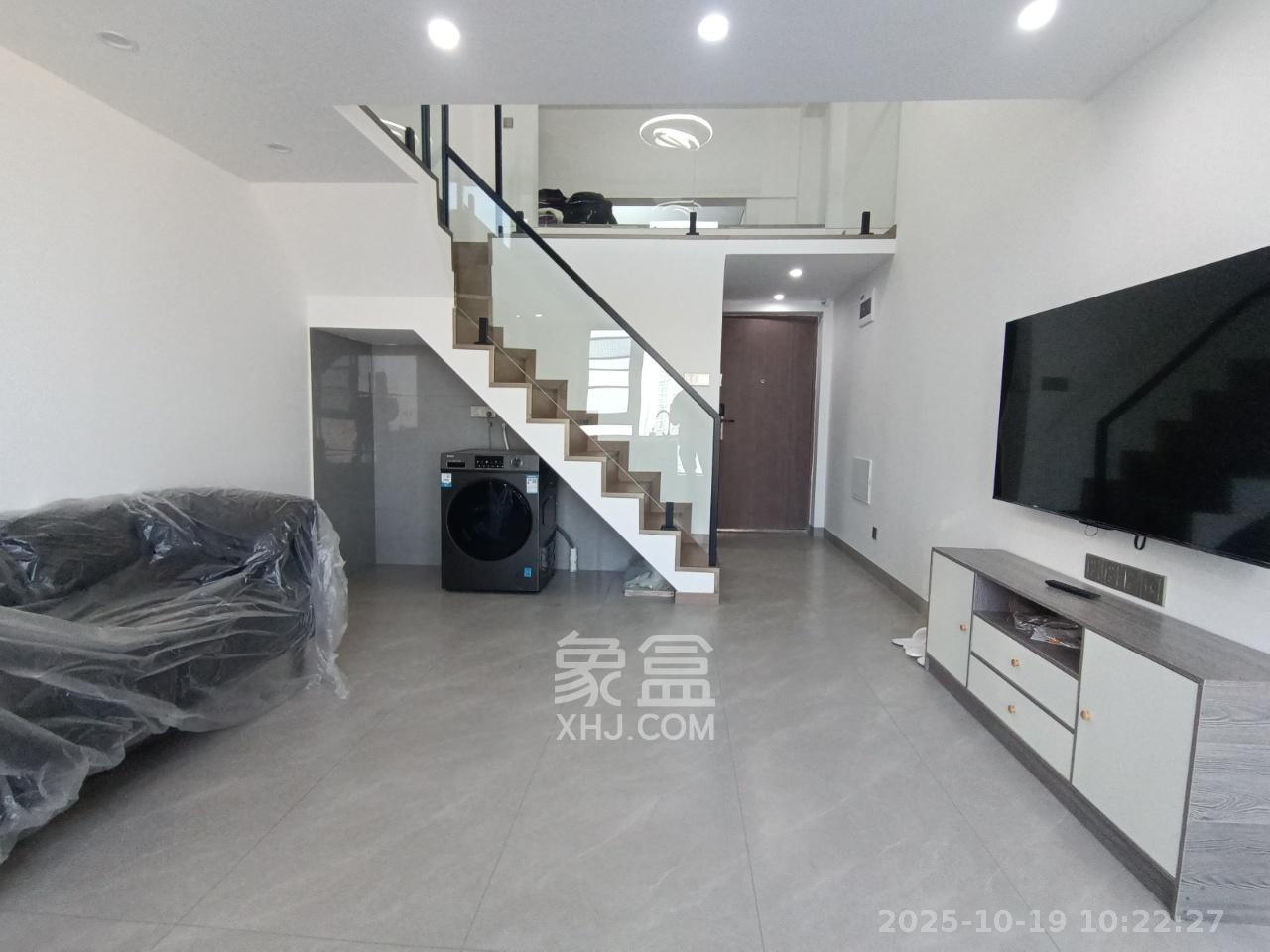 卓越中寰 2室1厅1卫 2200.0元/月 卓越中寰 2室1厅1卫 2200.0元/月室内图