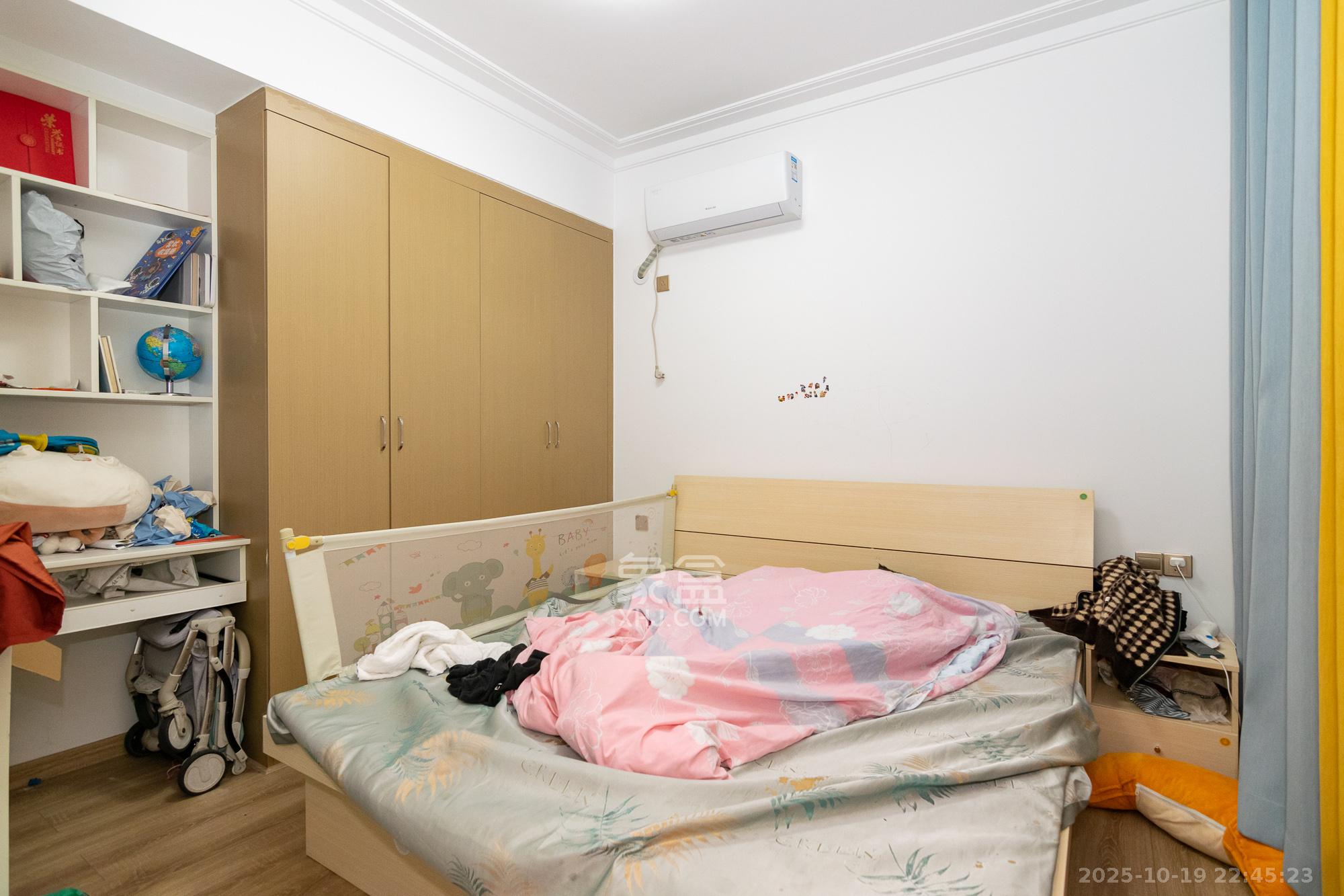 新华联梦想城 3室2厅1卫 90.0万 新华联梦想城 3室2厅1卫 90.0万卧室