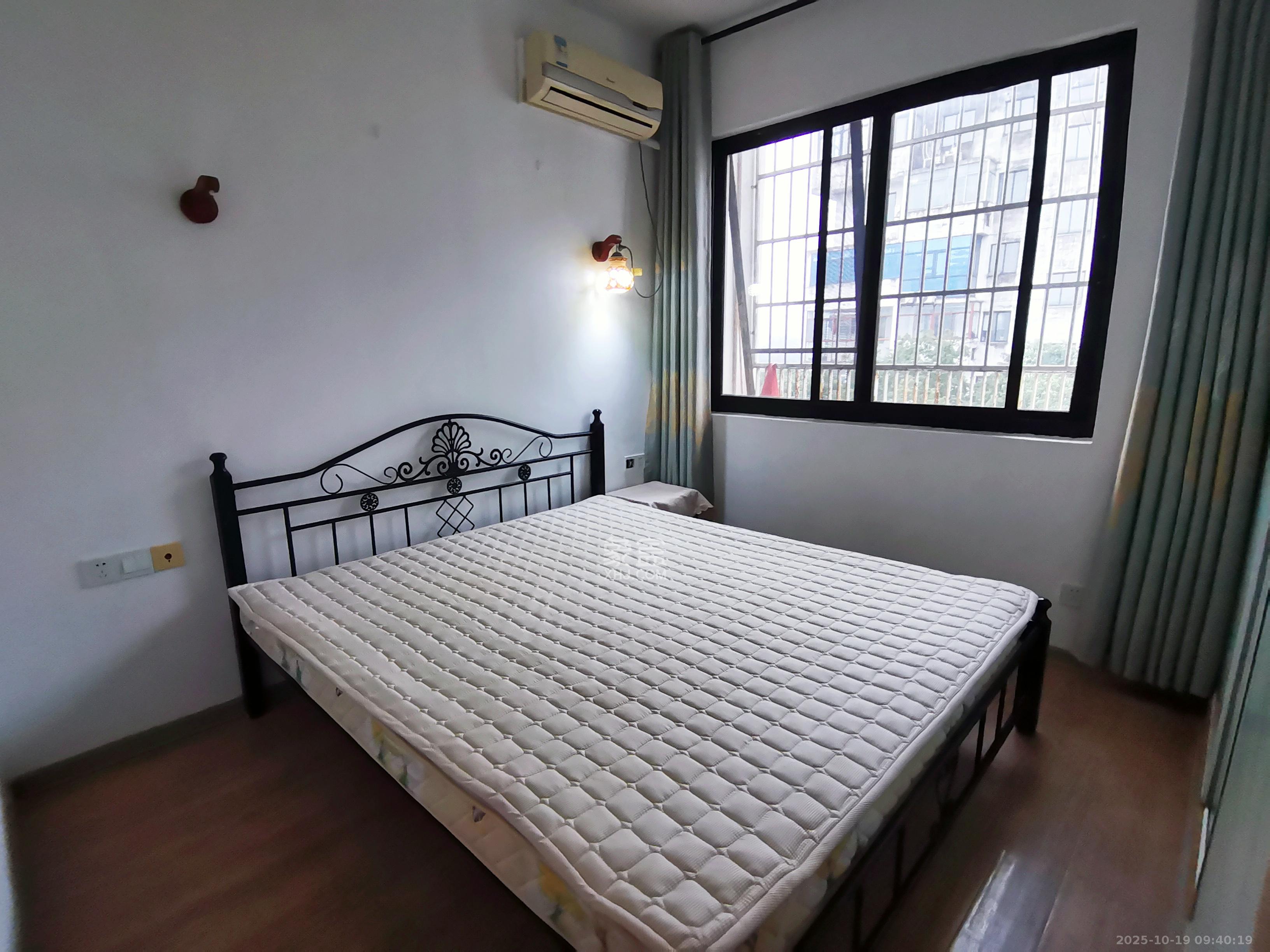 阳光100三期  2室2厅1卫    2200.0元/月室内图