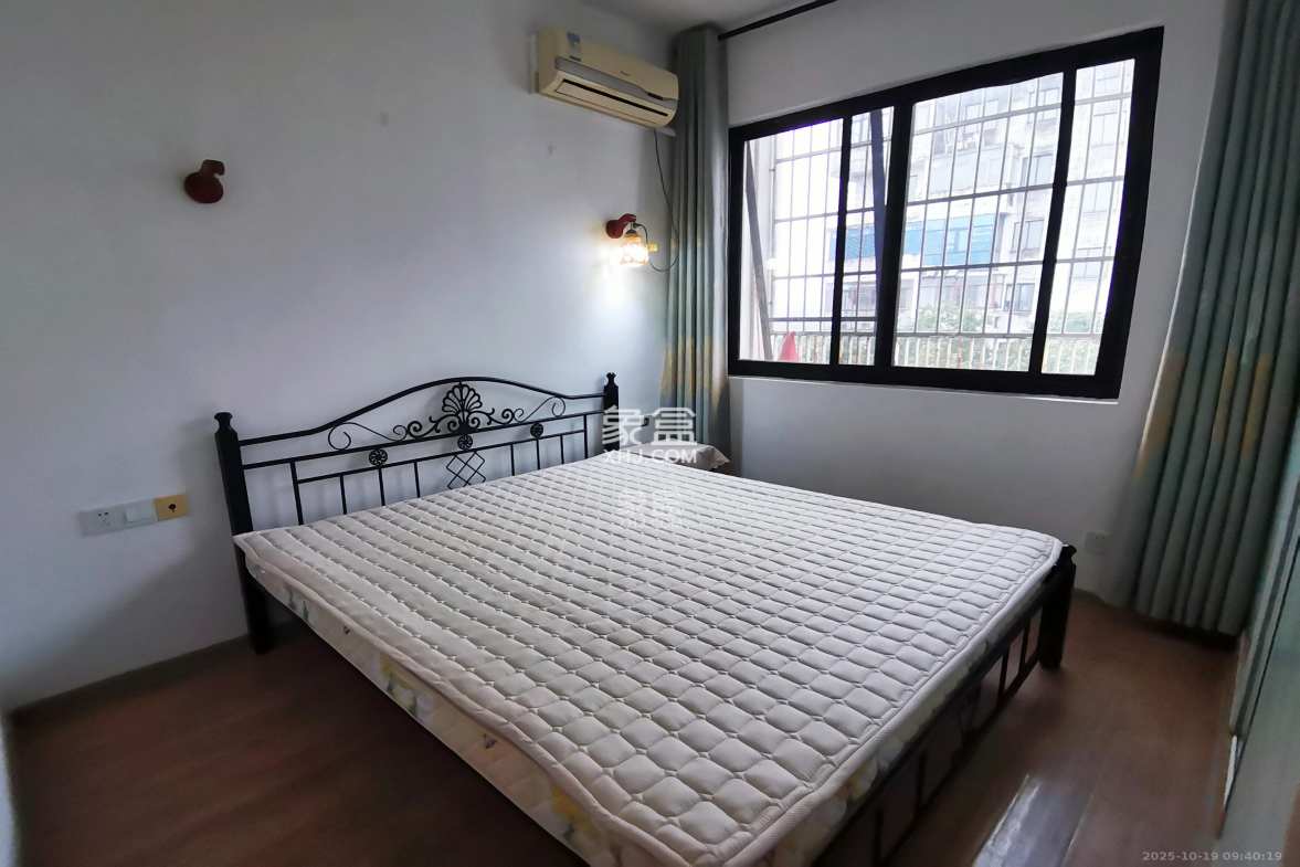 阳光100三期 2室2厅1卫 2200.0元/月 阳光100三期 2室2厅1卫 2200.0元/月室内图