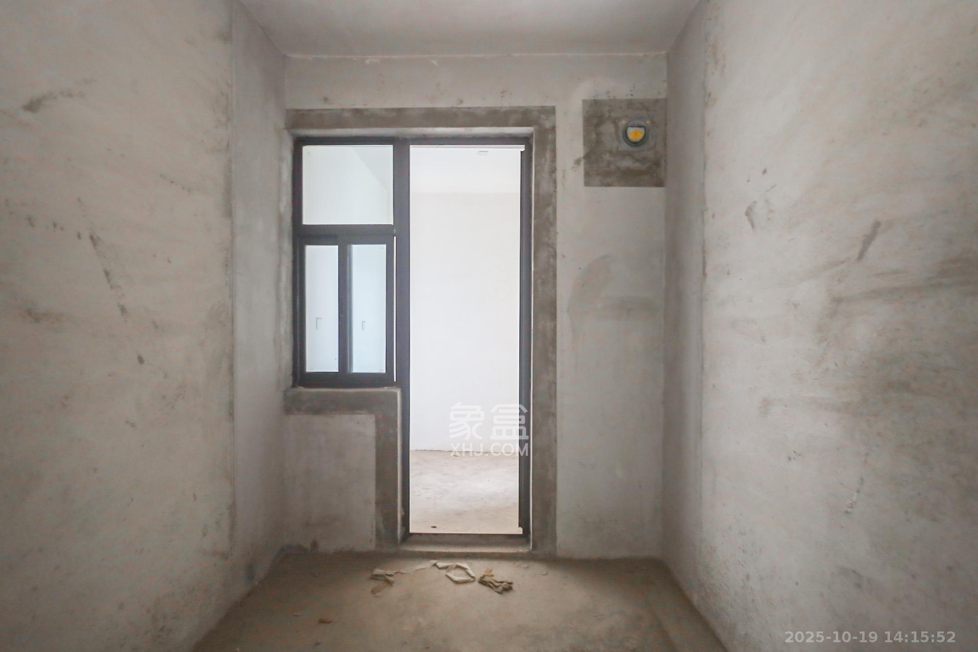 保利西海岸A区  4室2厅2卫    320.0万其他