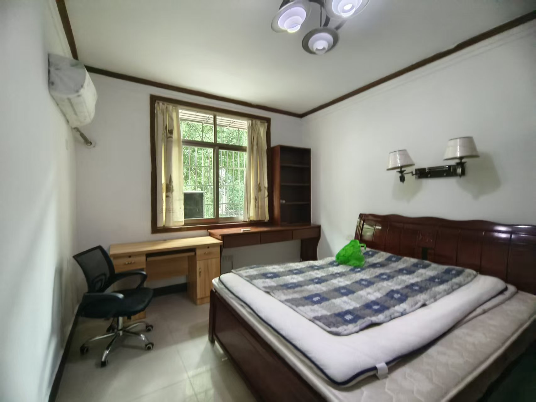 金山花园  4室2厅2卫    1500.0元/月室内图