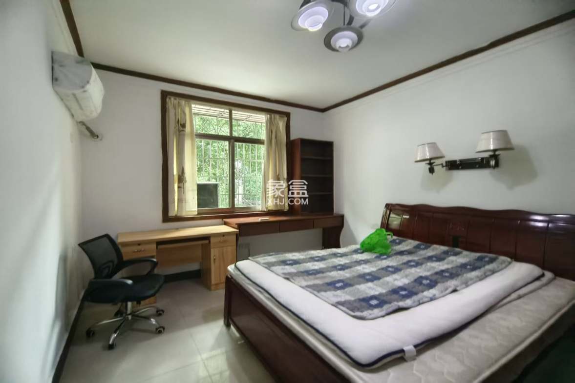 金山花园  4室2厅2卫    1500.0元/月 金山花园  4室2厅2卫    1500.0元/月室内图