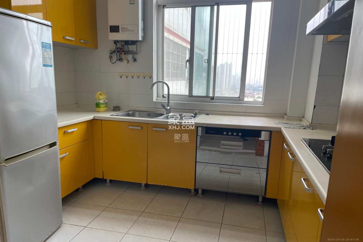 桔香鑫城 3室2厅1卫 2000.0元/月 桔香鑫城 3室2厅1卫 2000.0元/月室内图