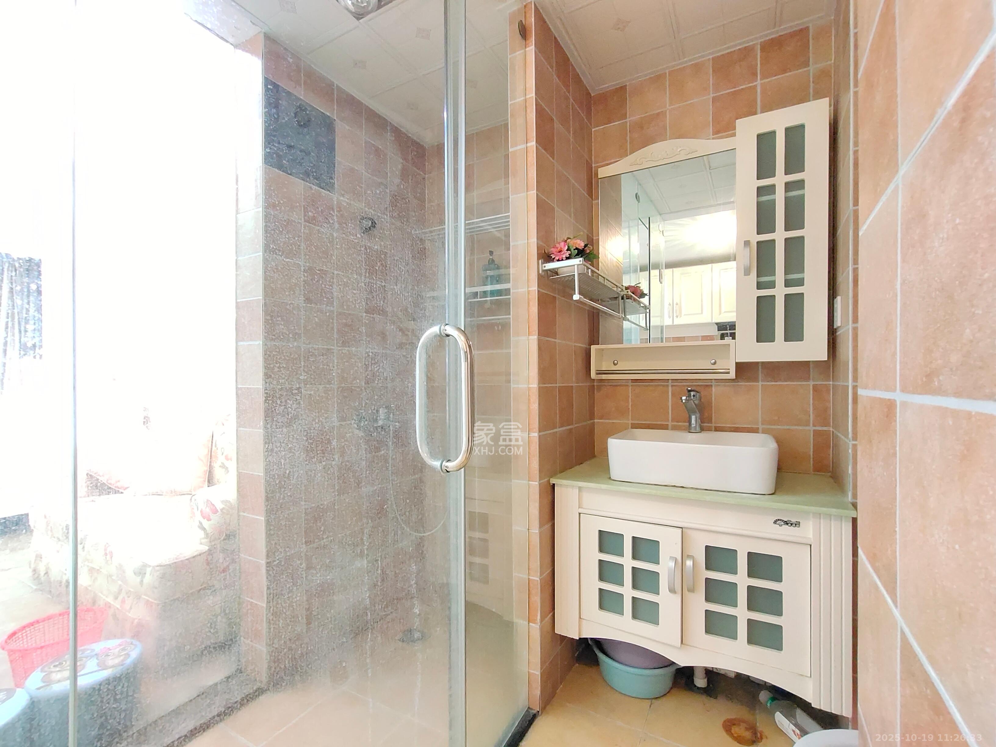 融科东南海 1室1厅1卫 1400.0元/月 融科东南海 1室1厅1卫 1400.0元/月室内图