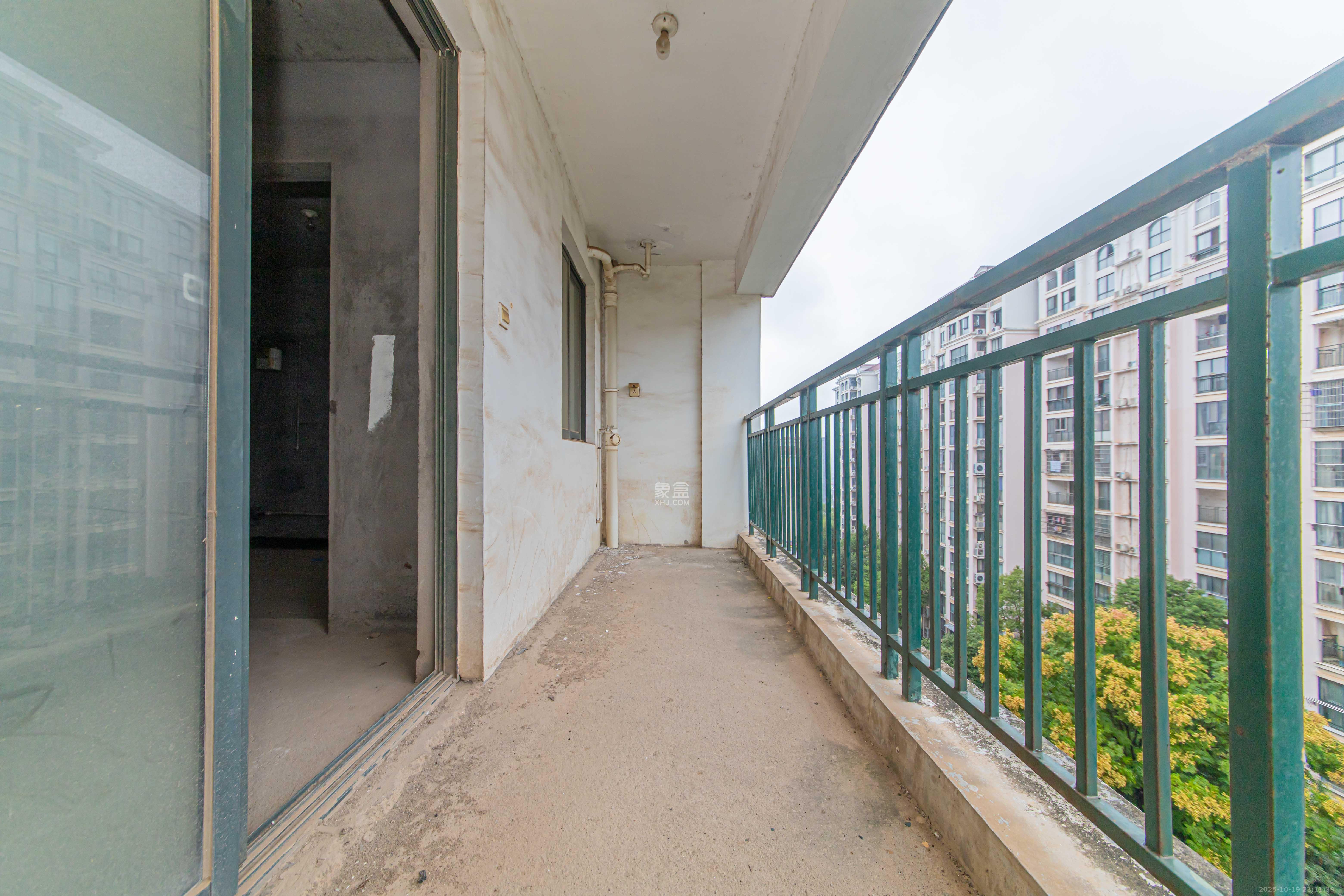 保利花园  4室2厅2卫    139.0万 保利花园  4室2厅2卫    139.0万阳台