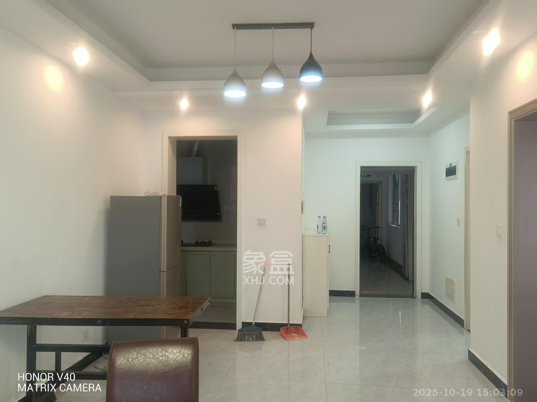 湖湘奥林匹克花园  3室2厅1卫    1900.0元/月 湖湘奥林匹克花园  3室2厅1卫    1900.0元/月室内图